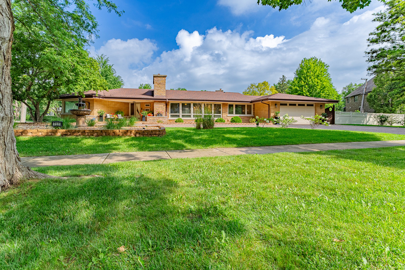 711 E Greenview Road Property Photo 1