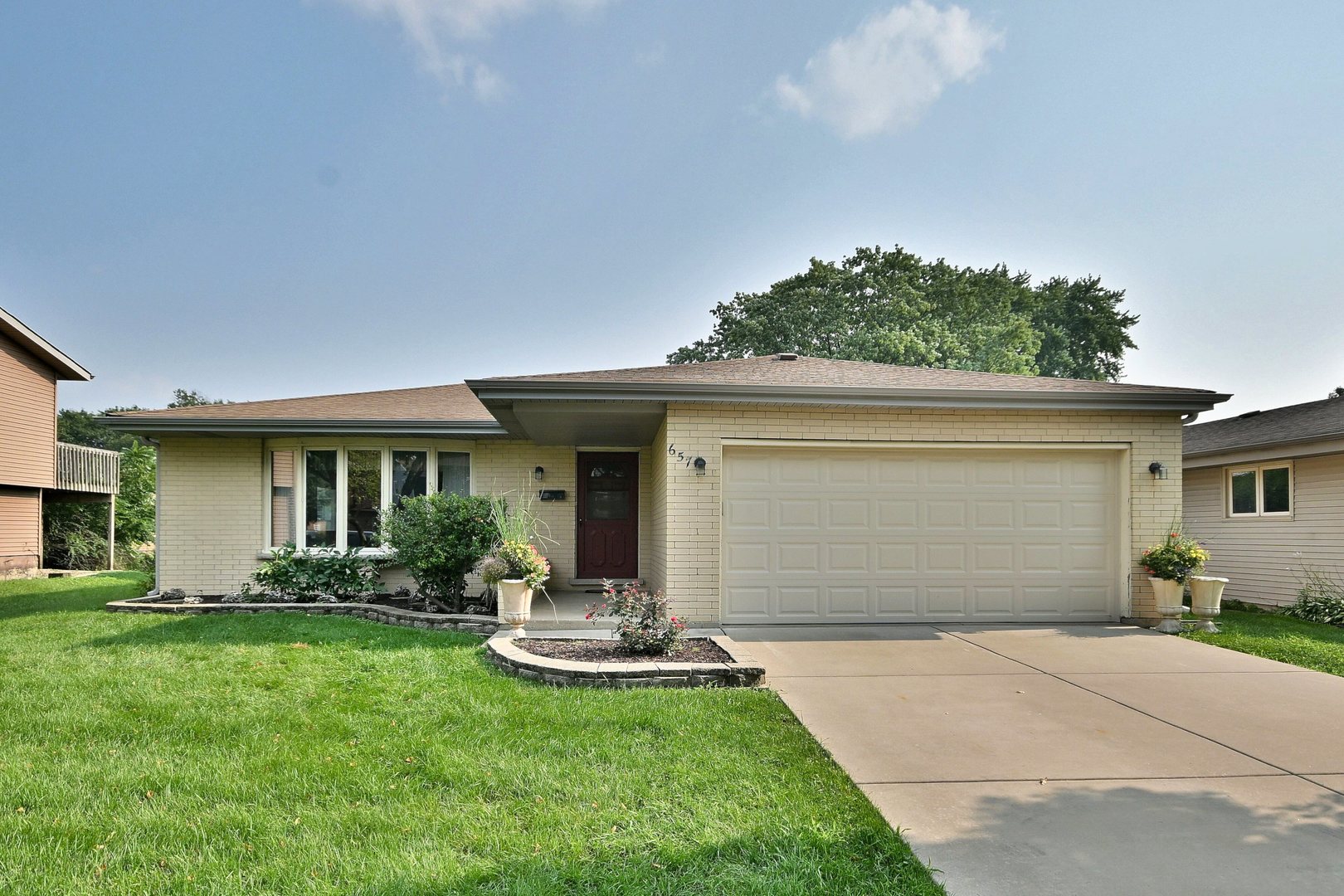 657 Sable Dr Property Photo 1