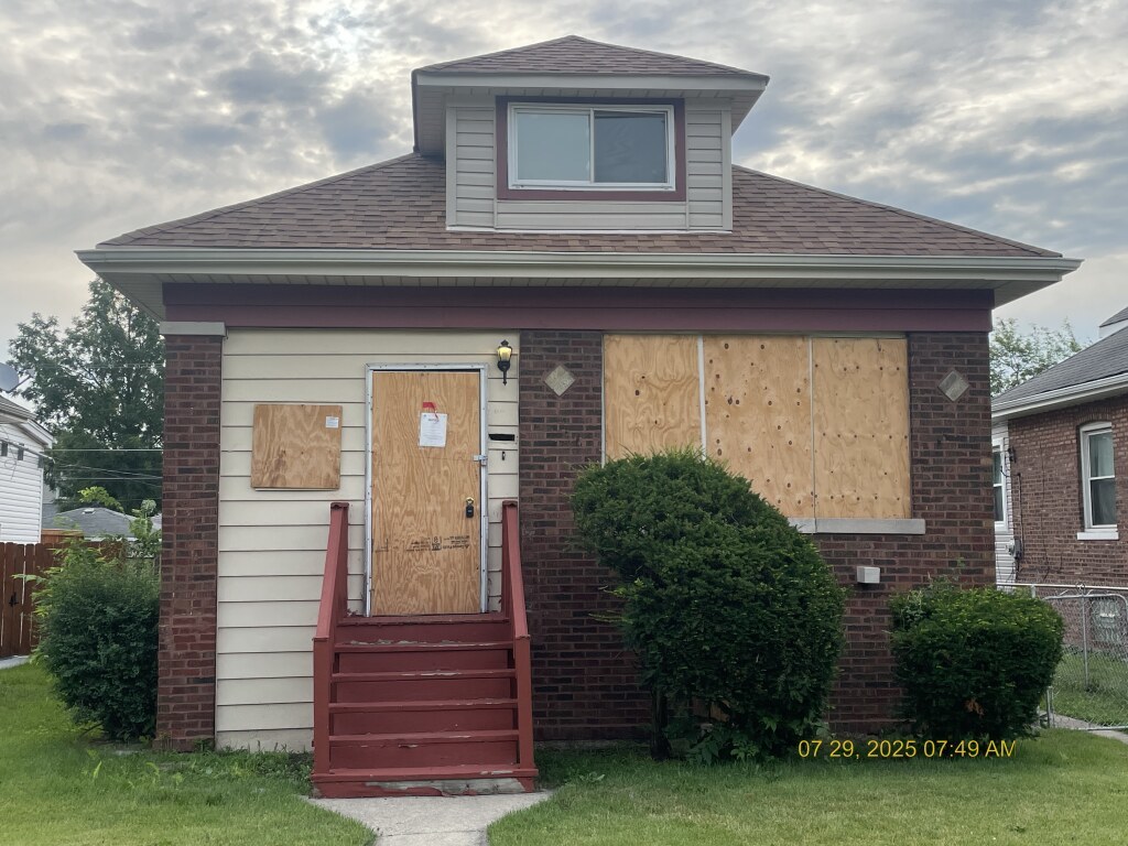 8533 S Rhodes Avenue Property Photo 1