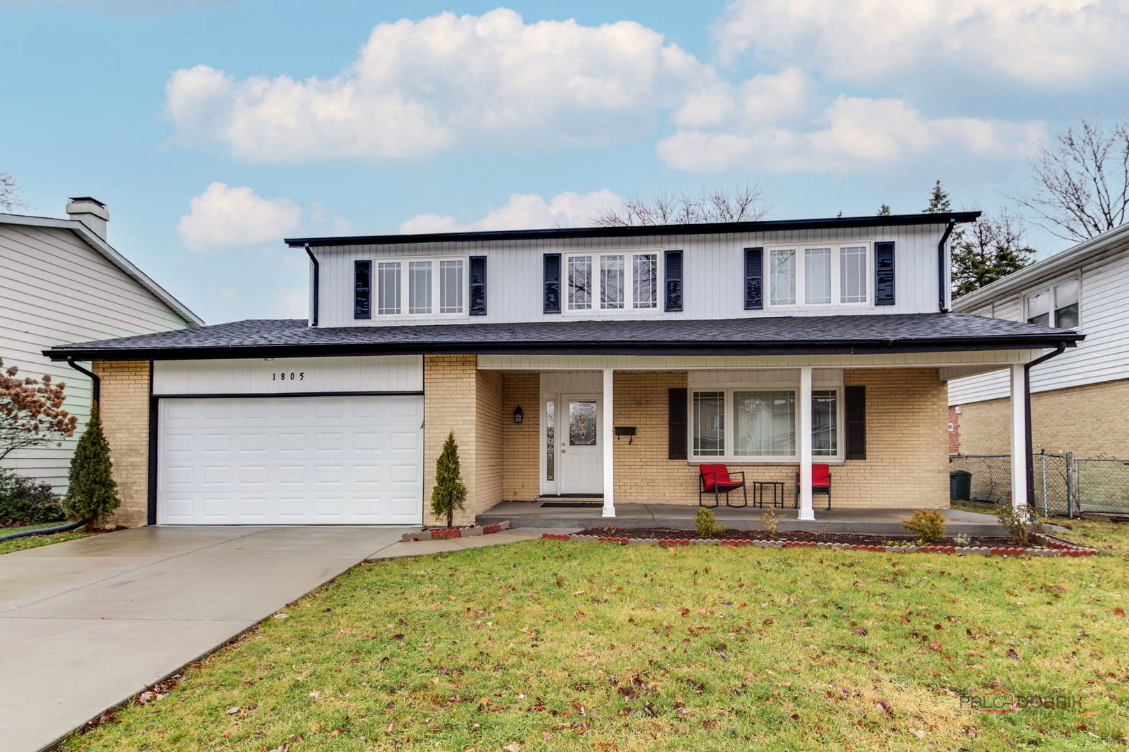 1805 W Willow Lane Property Photo 1