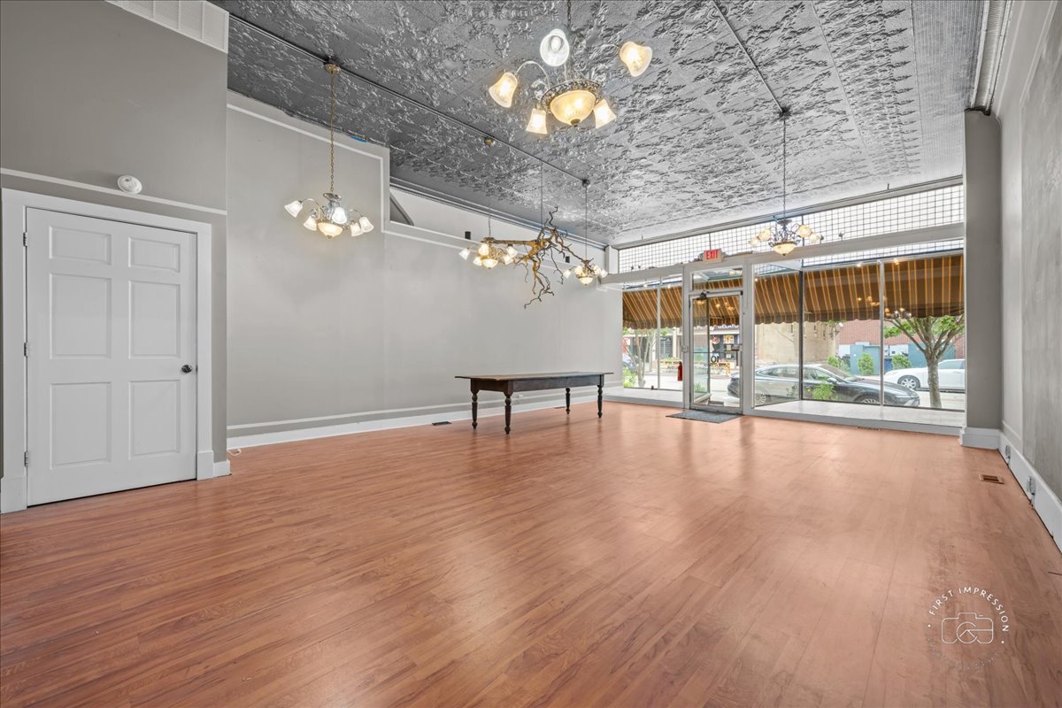 10 Douglas Avenue Property Photo 8