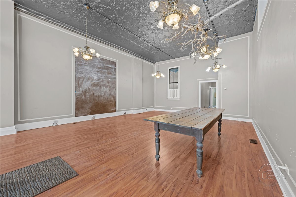 10 Douglas Avenue Property Photo 9