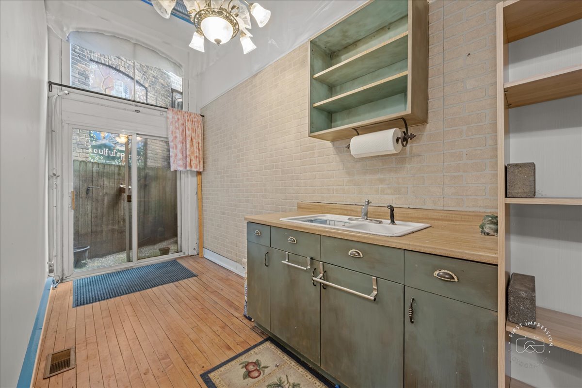 10 Douglas Avenue Property Photo 10