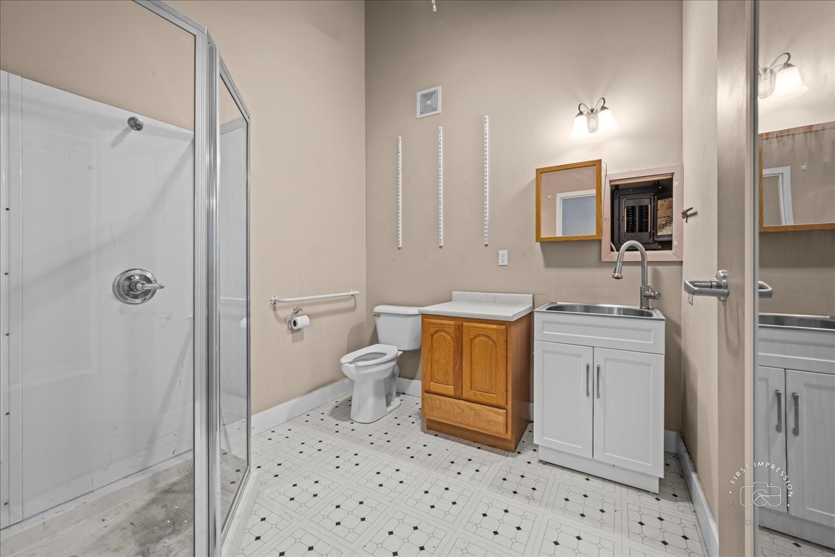 10 Douglas Avenue Property Photo 13