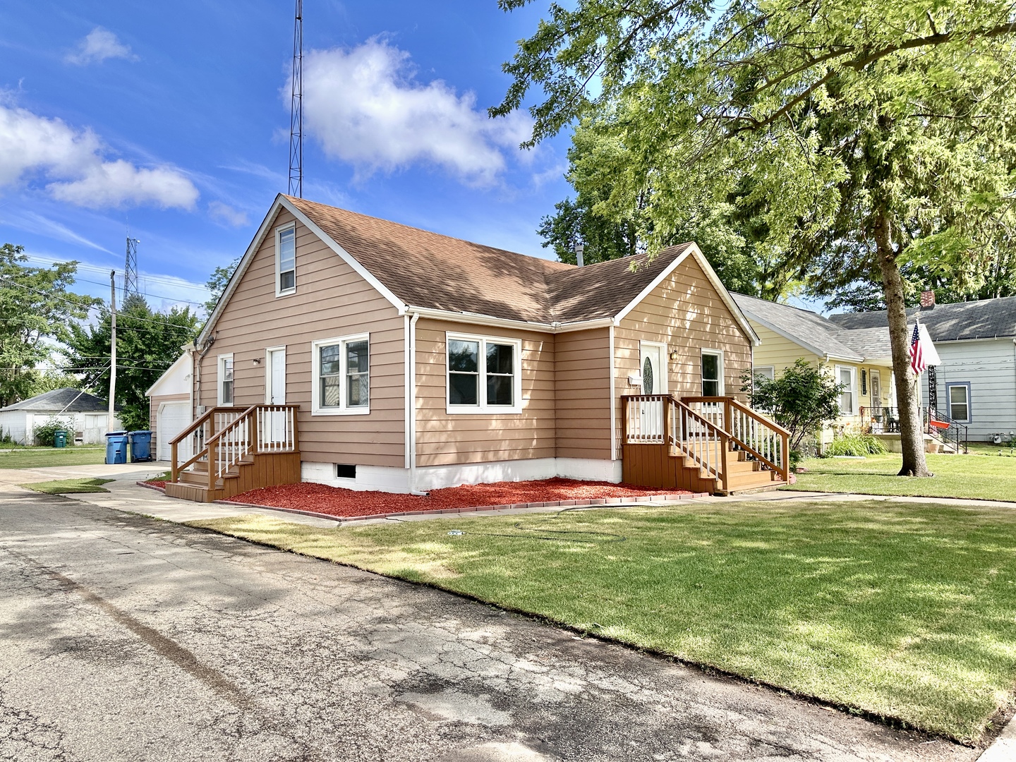 148 S Grand Avenue