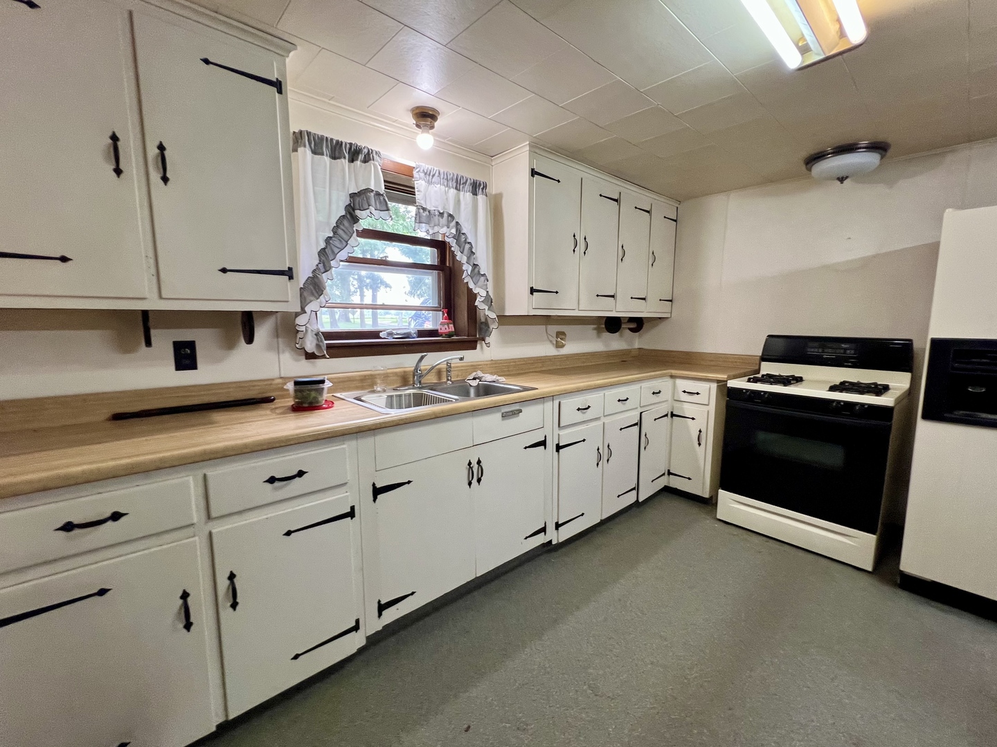 509 Lakeshore Drive Property Photo 11