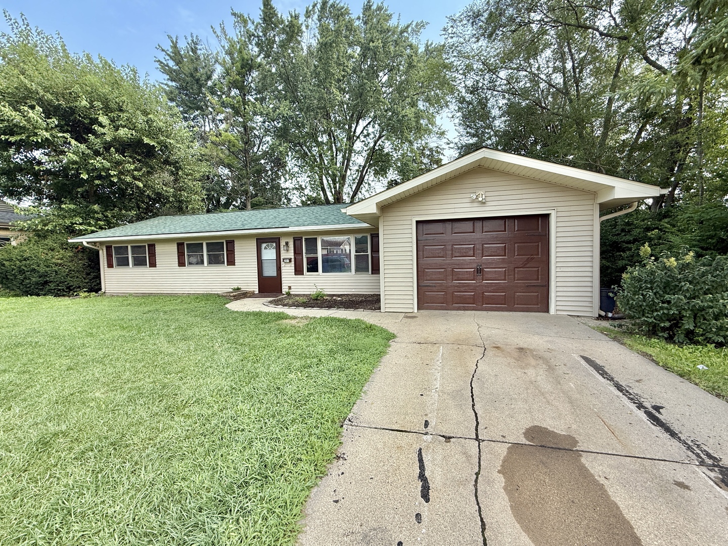 201 W Mcconaughy Avenue Property Photo 1