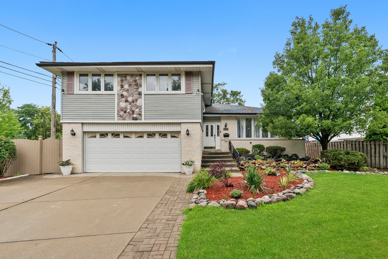 10652 Laramie Avenue Property Photo 1