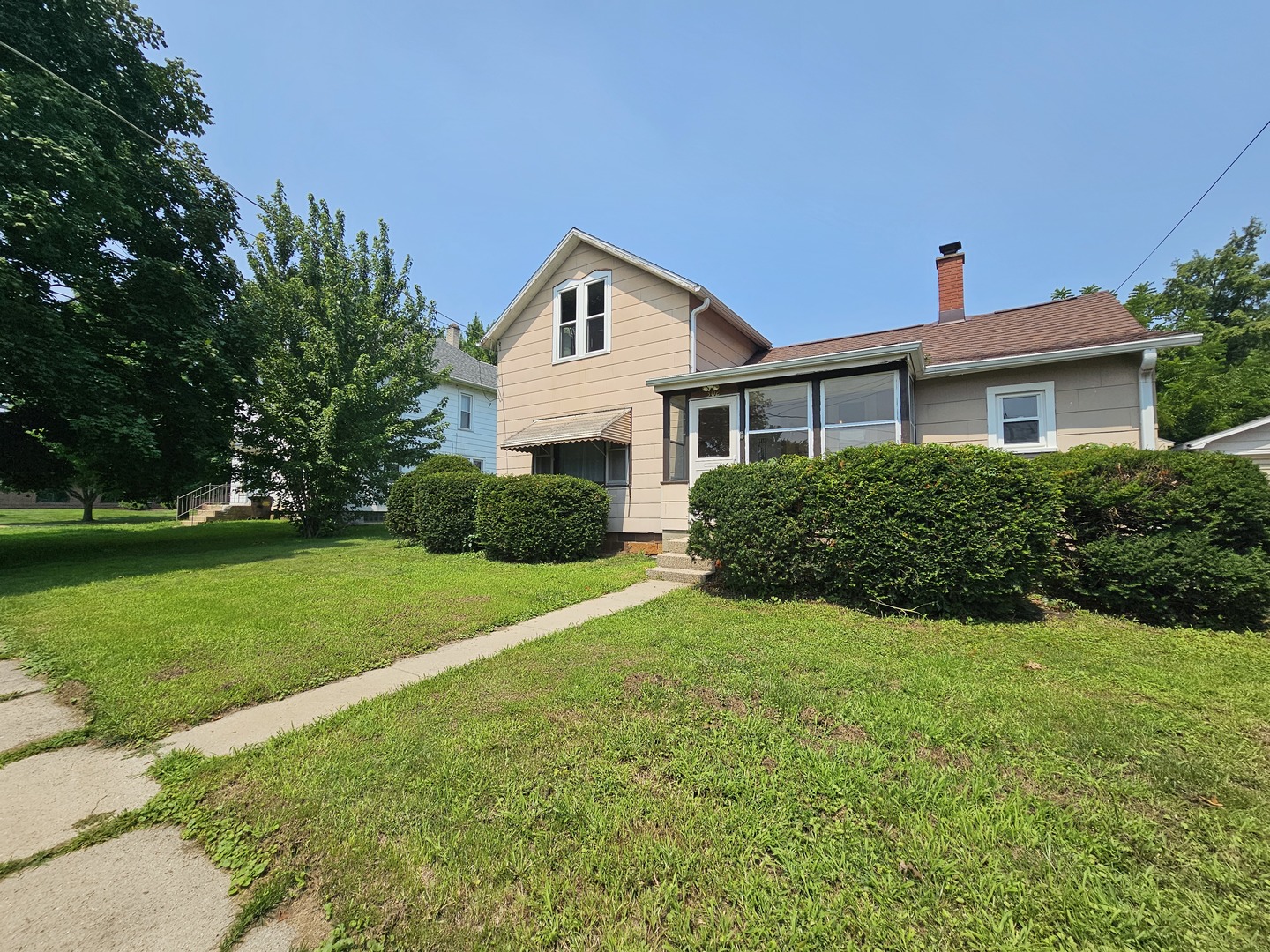302 E Park Street Property Photo 1