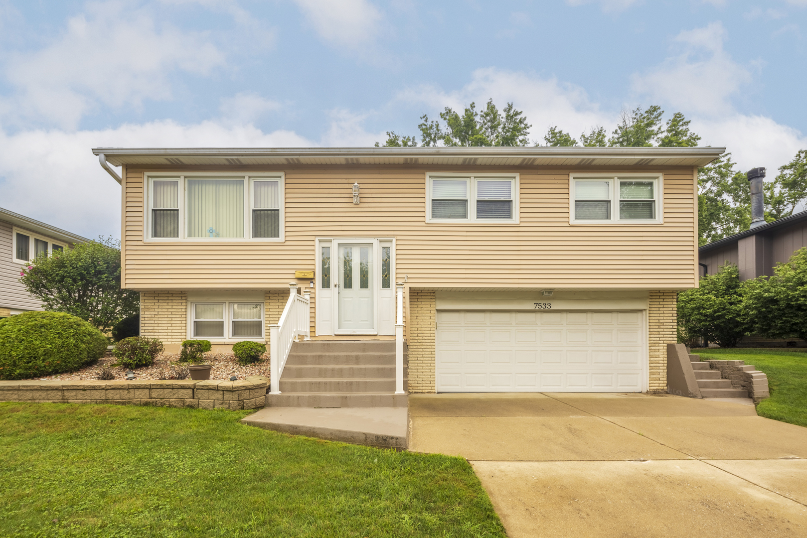 7533 161st Place Property Photo 1