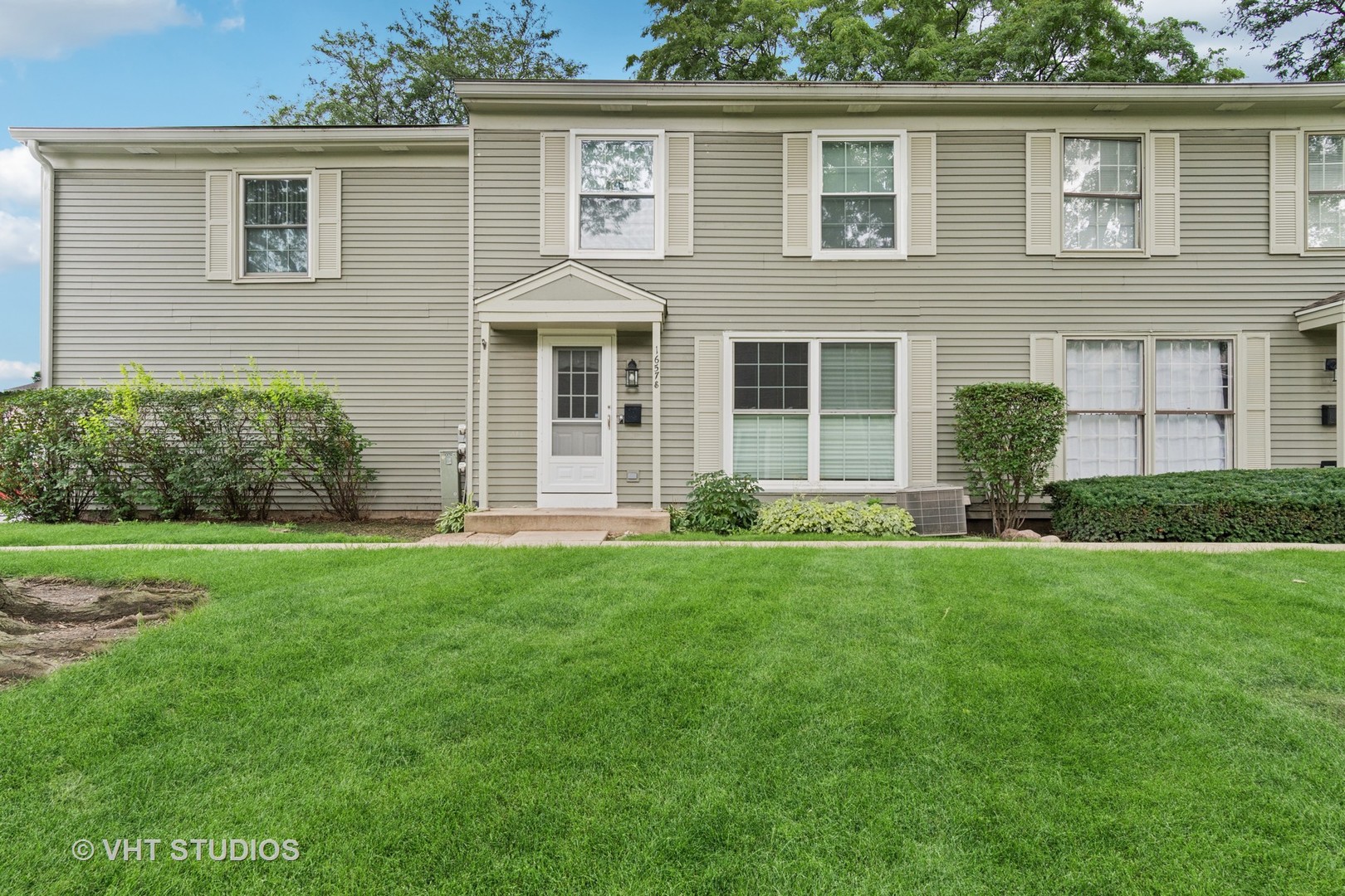 1657 Williamsburg Court E Property Photo 1