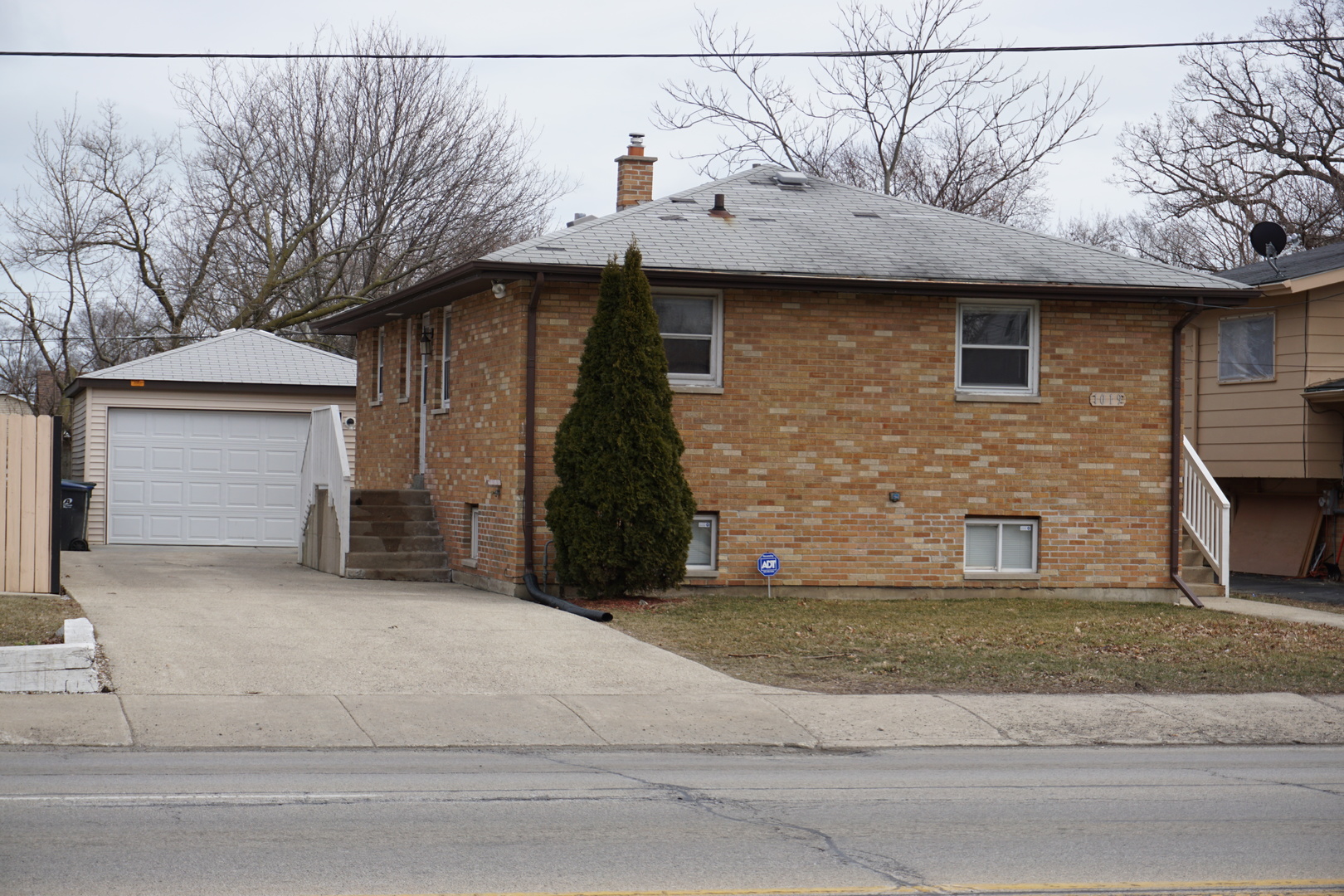 1019 N Lewis Avenue Property Photo 1