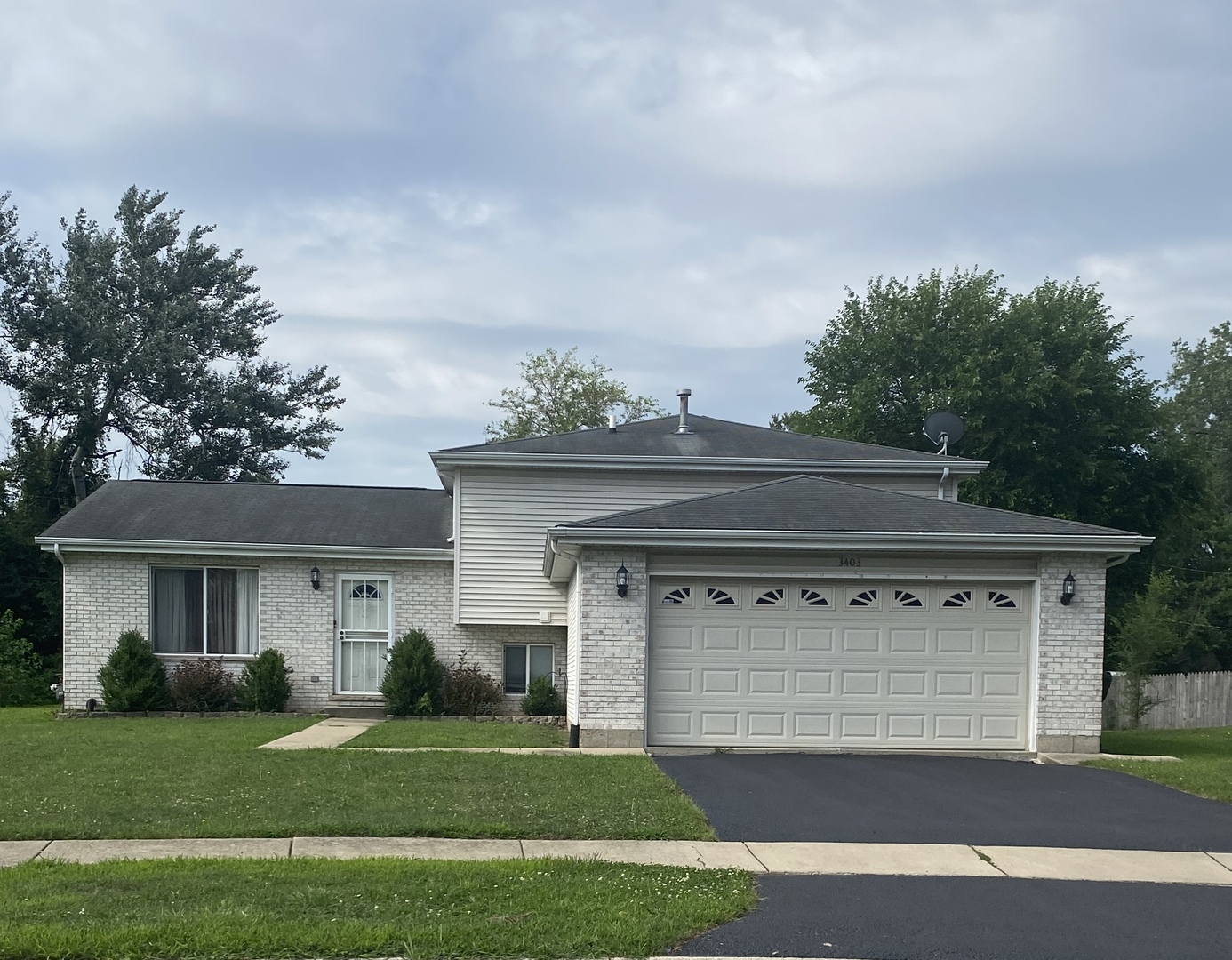 3403 Willow Lane Property Photo 1