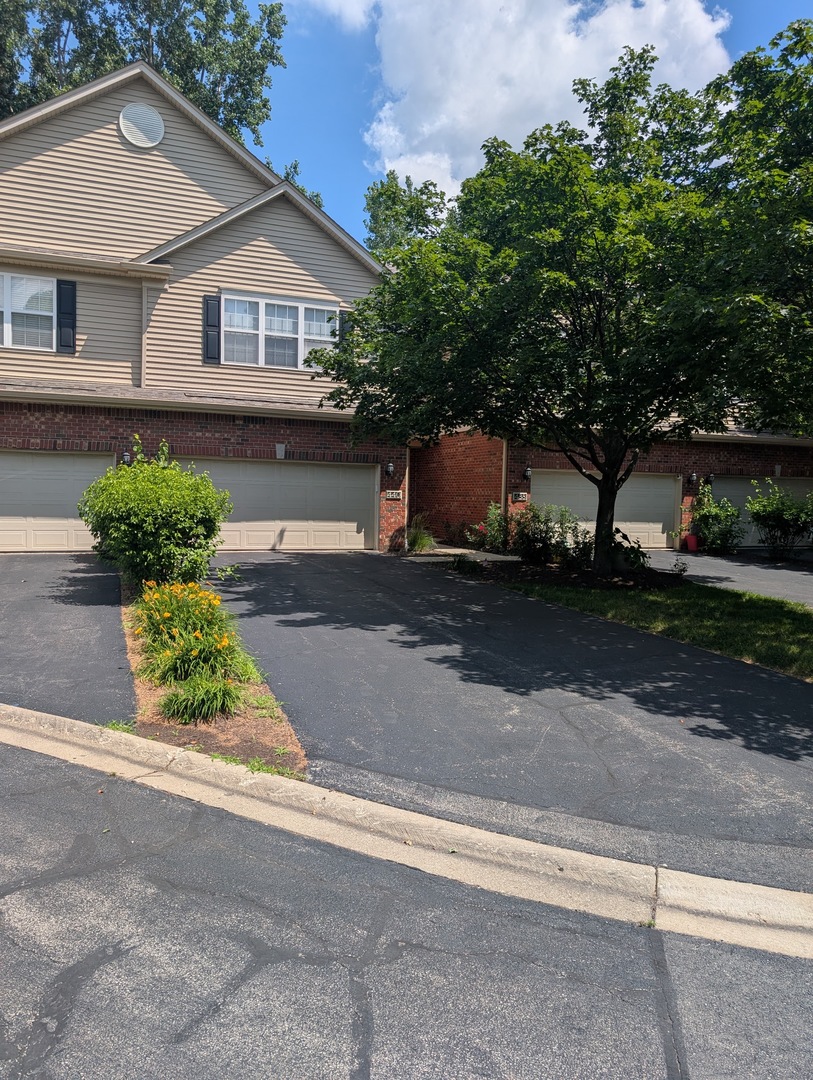 440 N River Road Property Photo 1