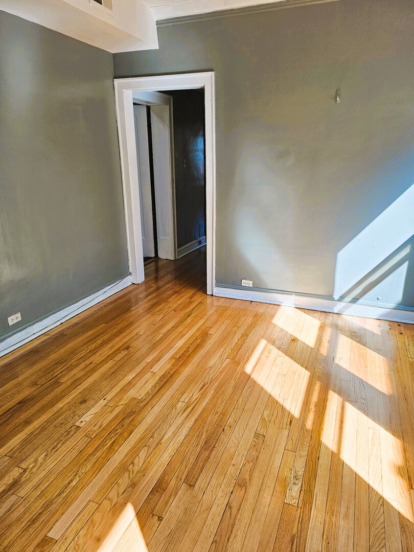 7918 S Calumet Avenue Property Photo 8