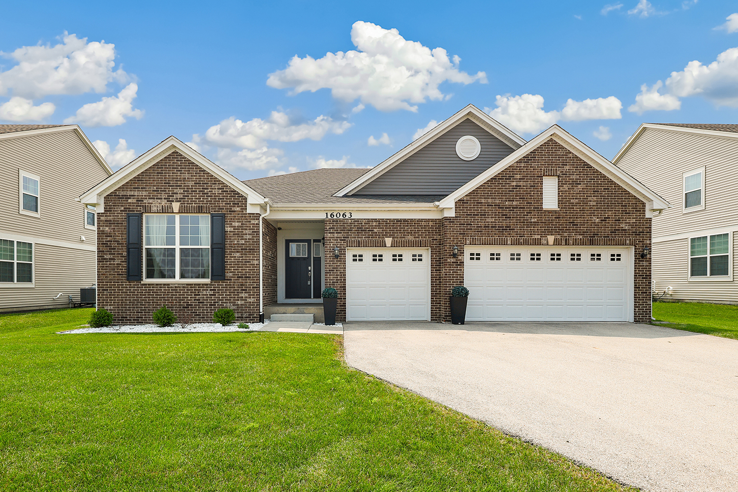 16063 S Selfridge Circle Property Photo 1