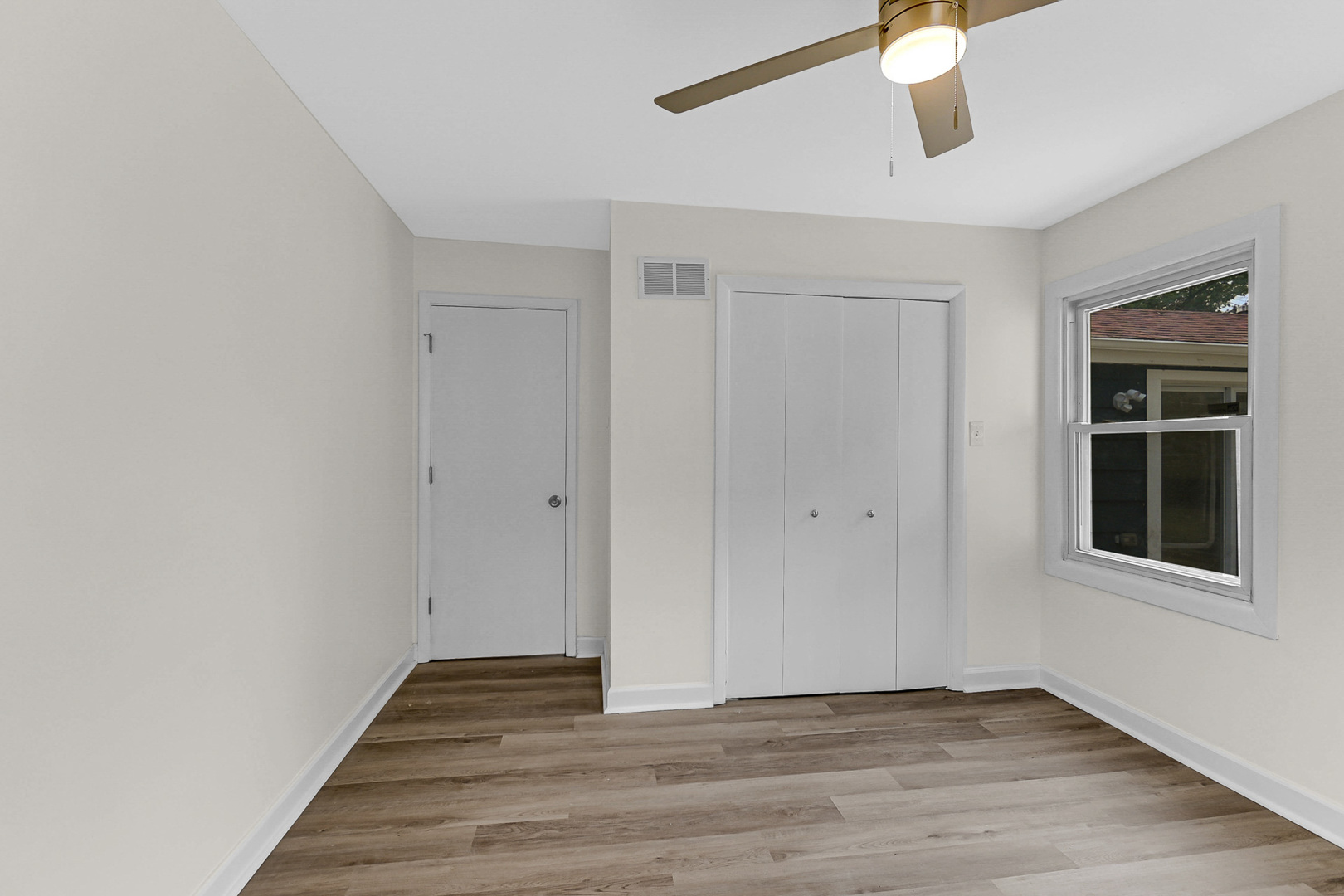16840 Bulger Avenue Property Photo 8