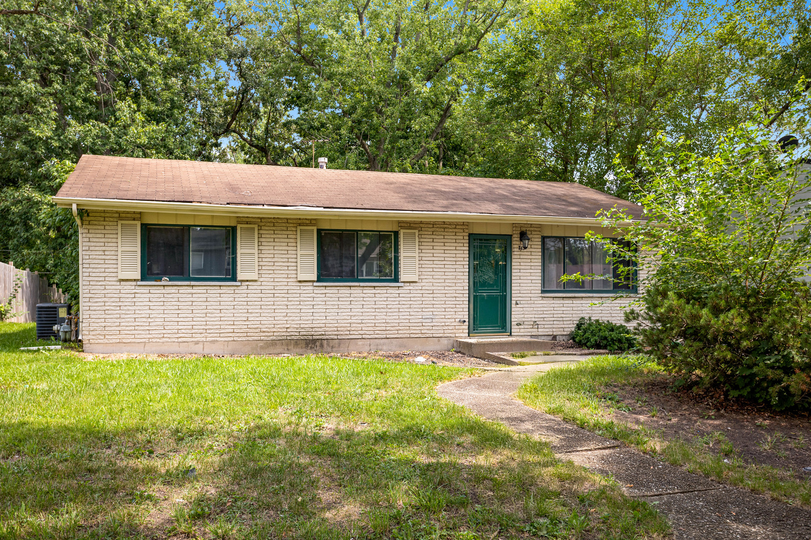 713 Circle Dr Property Photo 1