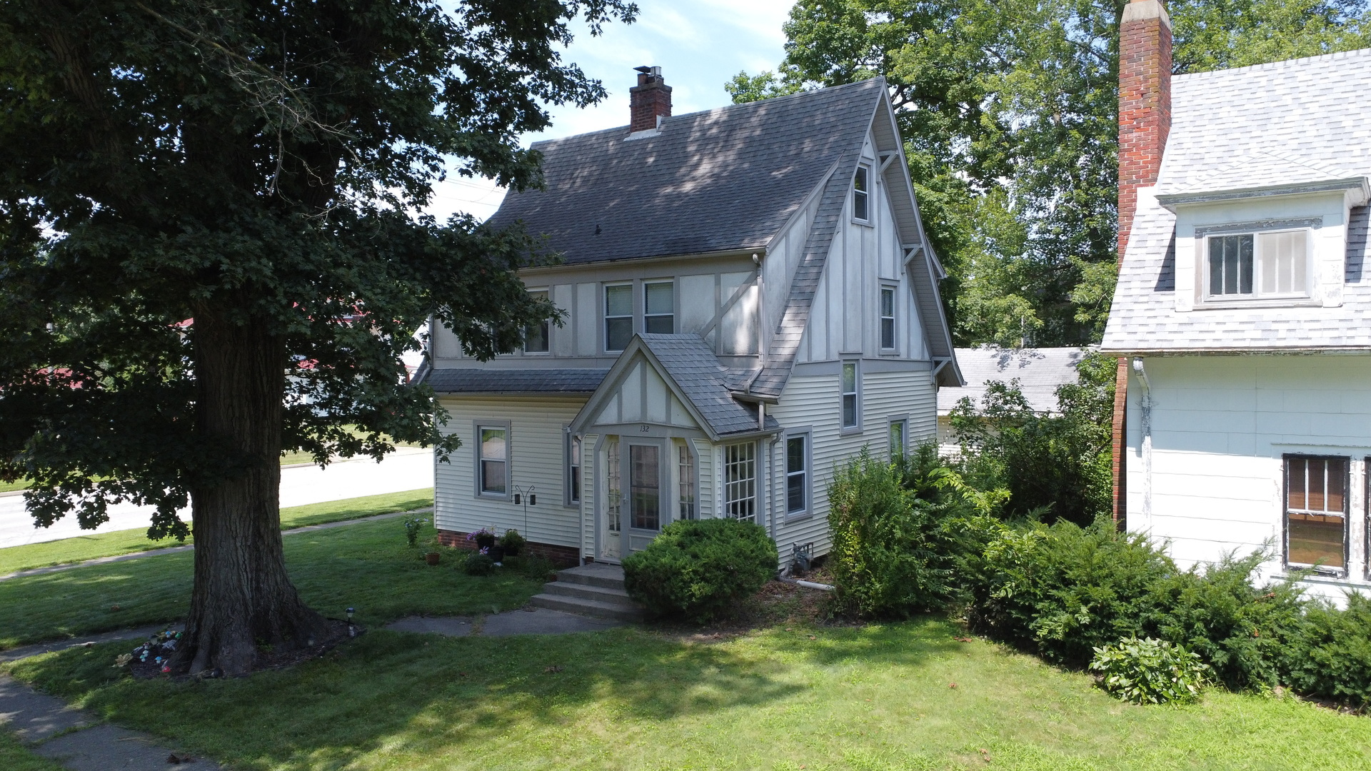 132 W Jefferson Avenue Property Photo 1