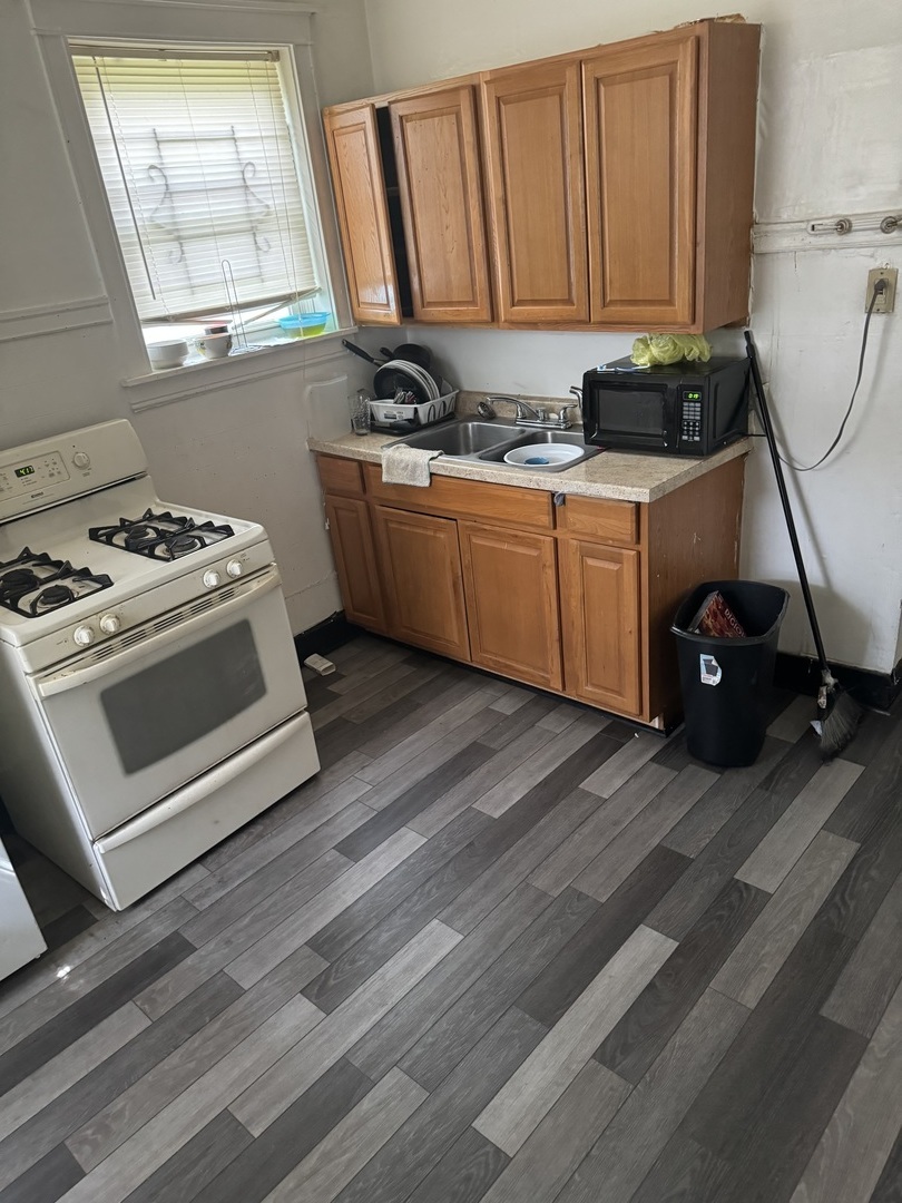 5758 S Honore Street Property Photo 11