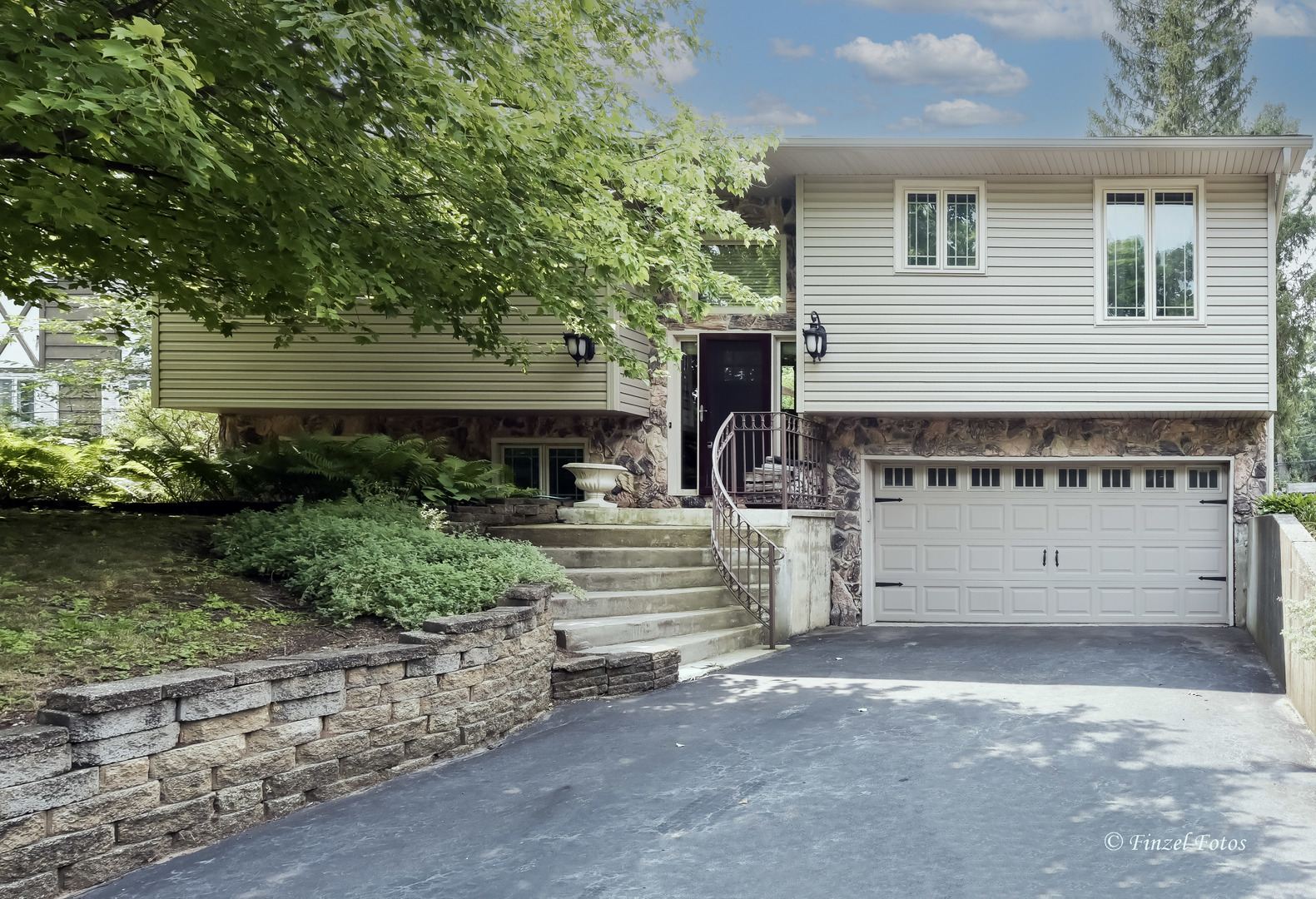 8609 Alden Road Property Photo 1