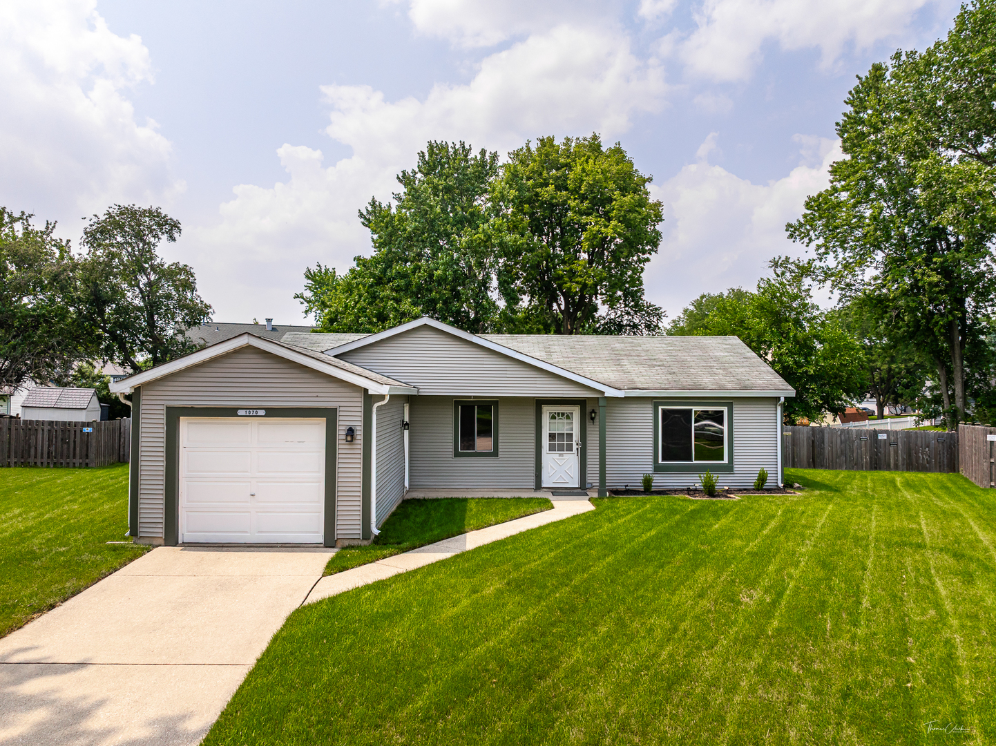 1070 Crestwood Ln Property Photo 1