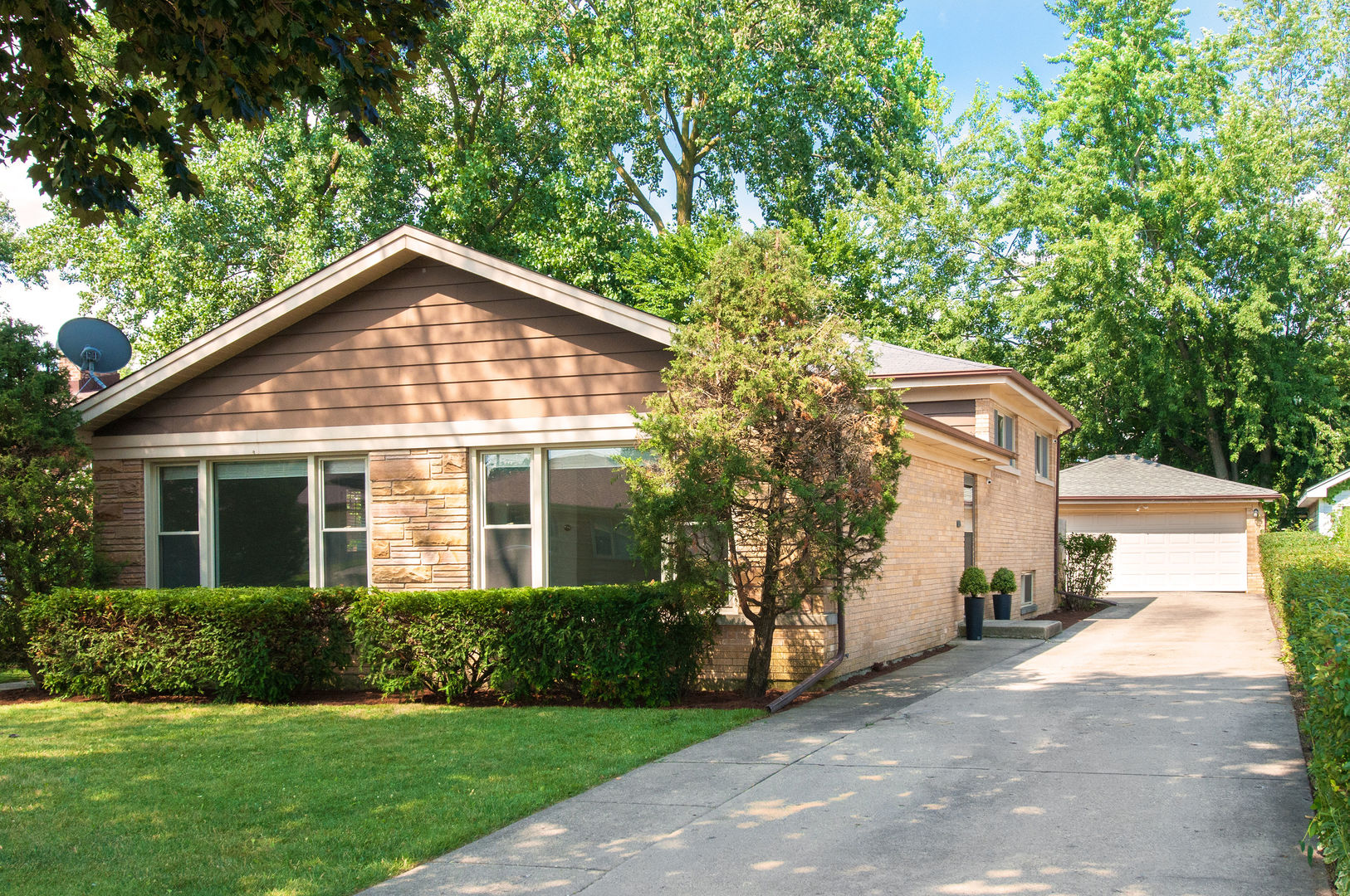 9246 Kildare Avenue Property Photo 1