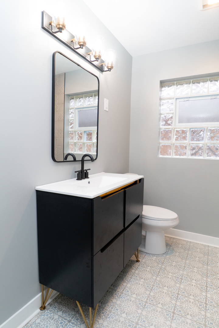 9451 S Lawndale Avenue Property Photo 11