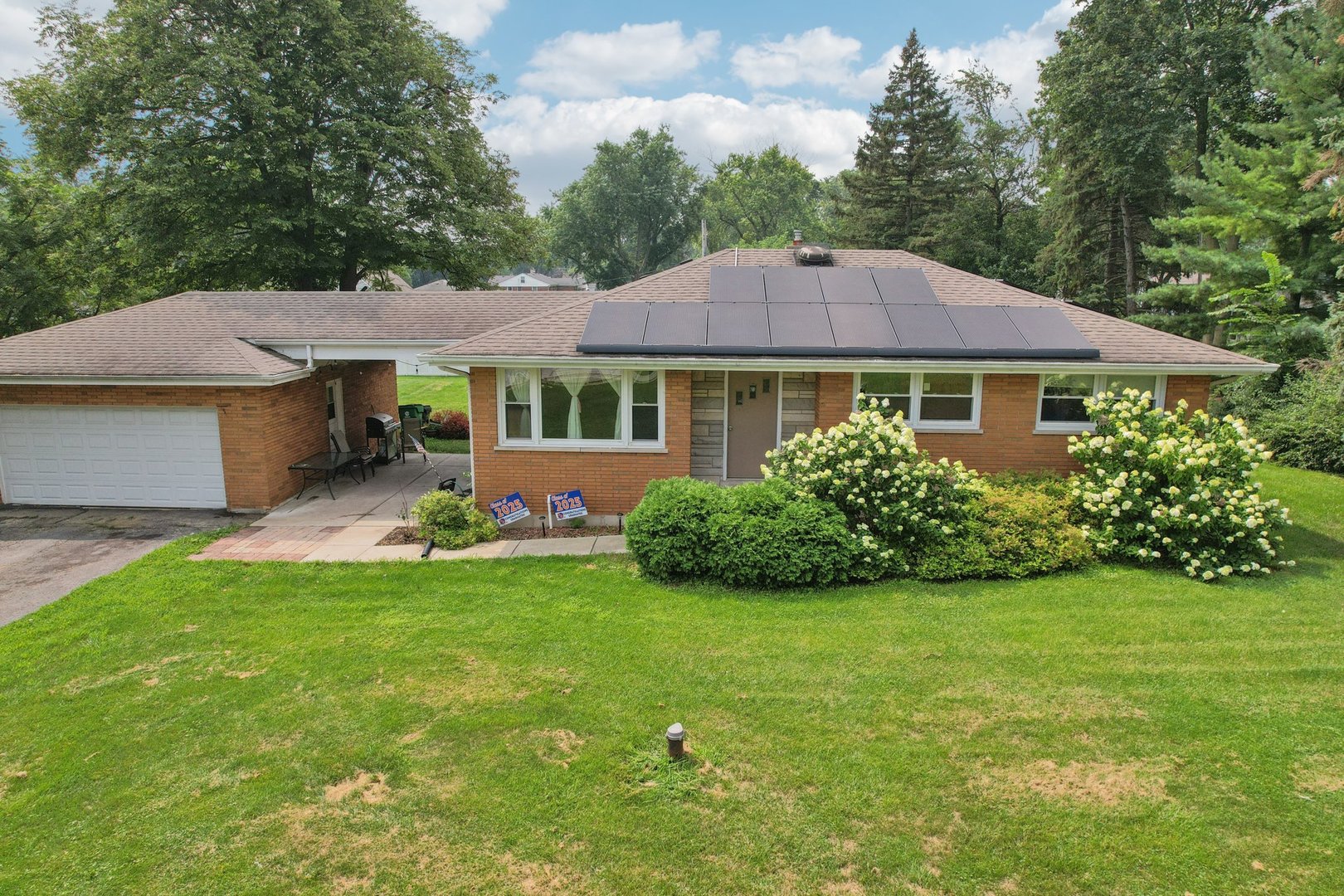 23w285 Armitage Avenue Property Photo 1