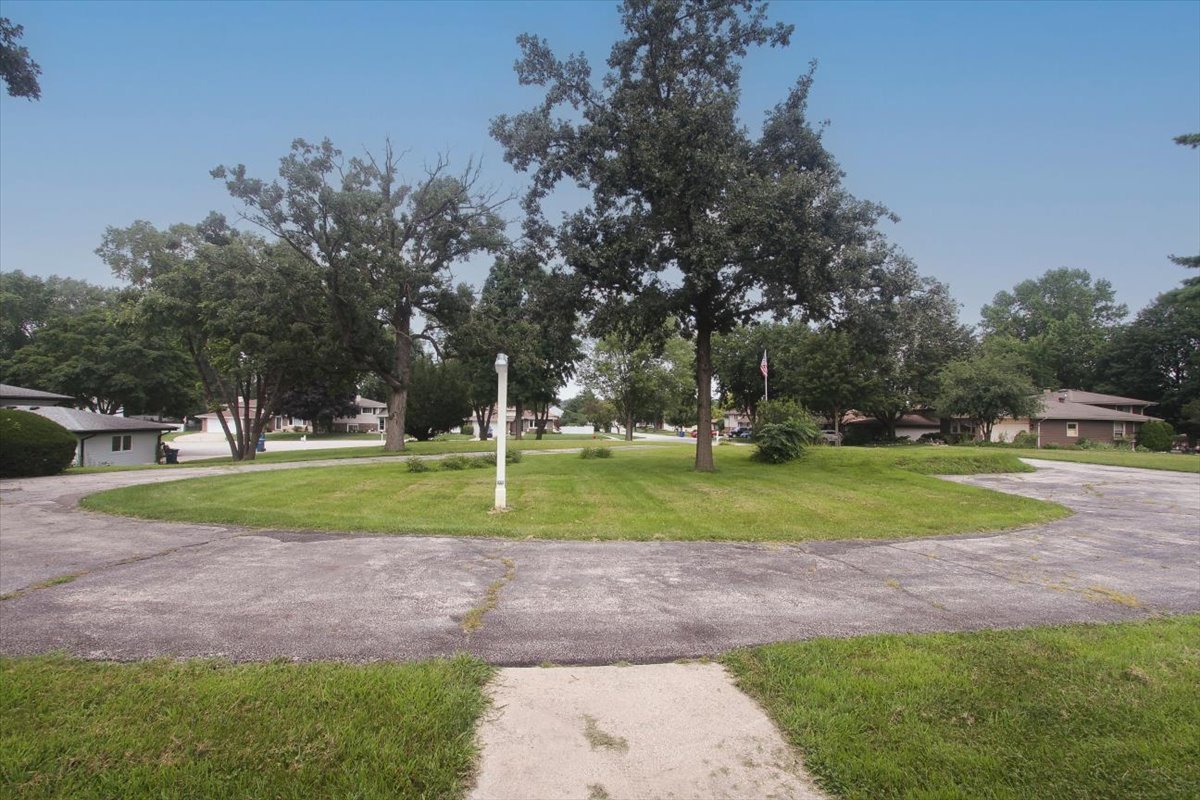 701 W Stearns Road Property Photo 4
