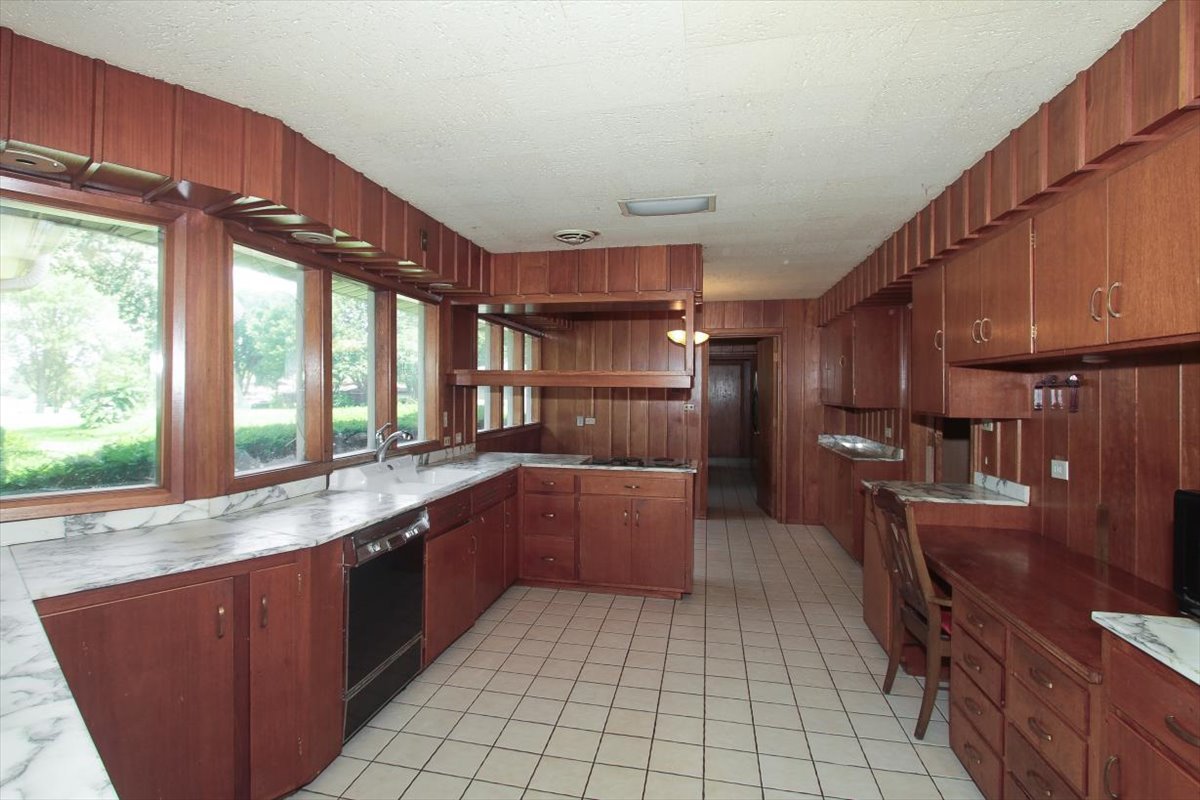 701 W Stearns Road Property Photo 10