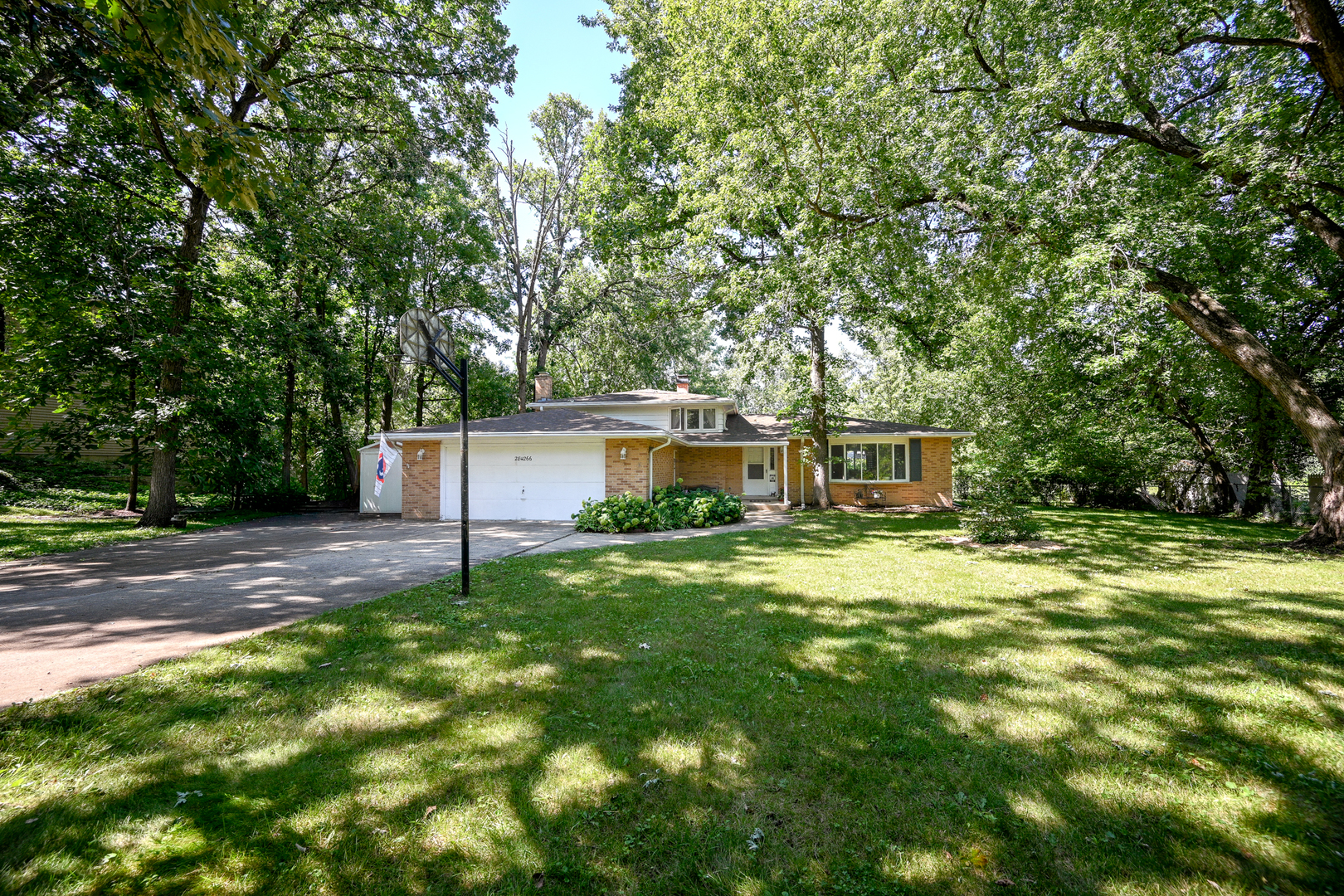 28w266 Hillview Avenue Property Photo 2