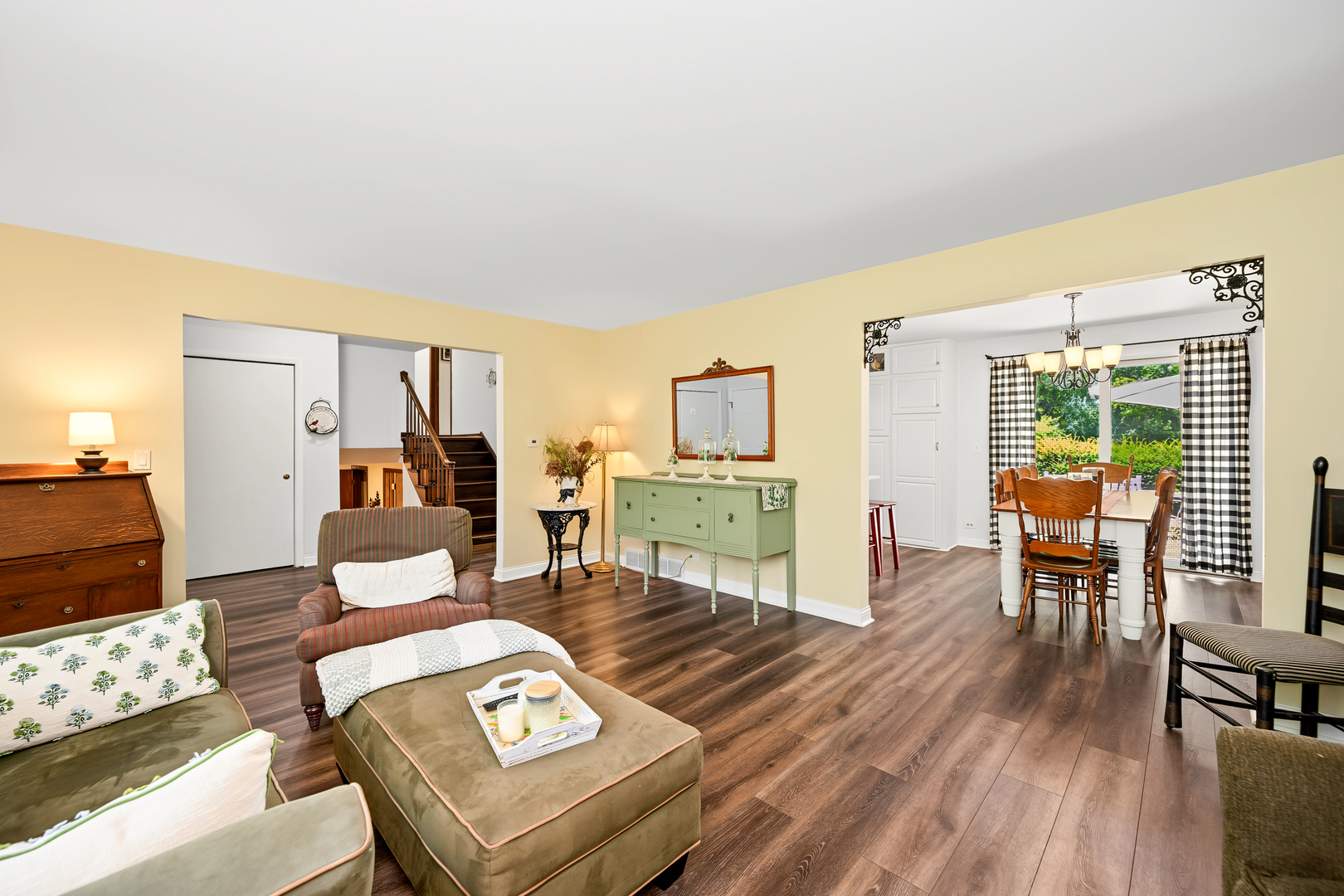 28w266 Hillview Avenue Property Photo 6