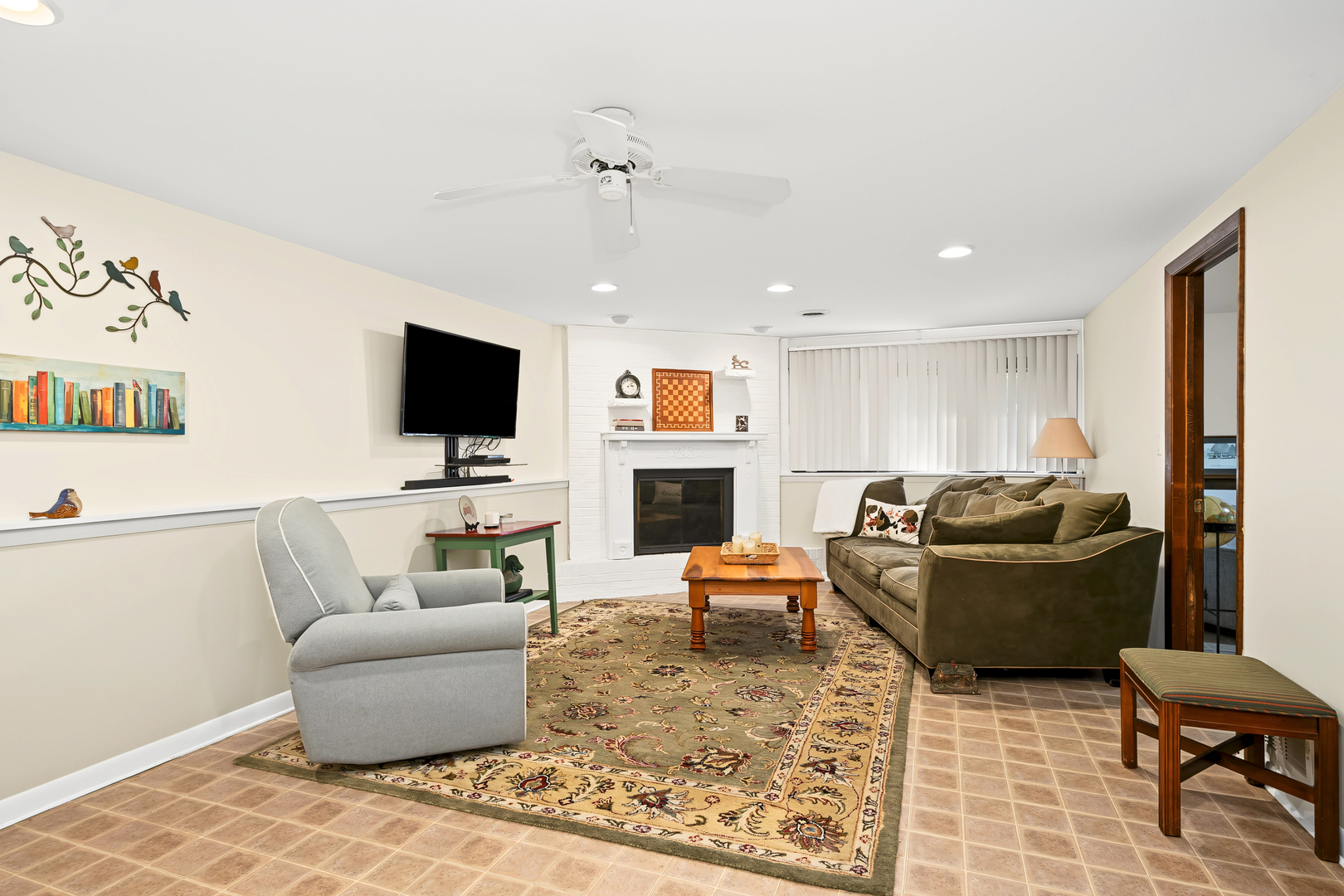 28w266 Hillview Avenue Property Photo 19
