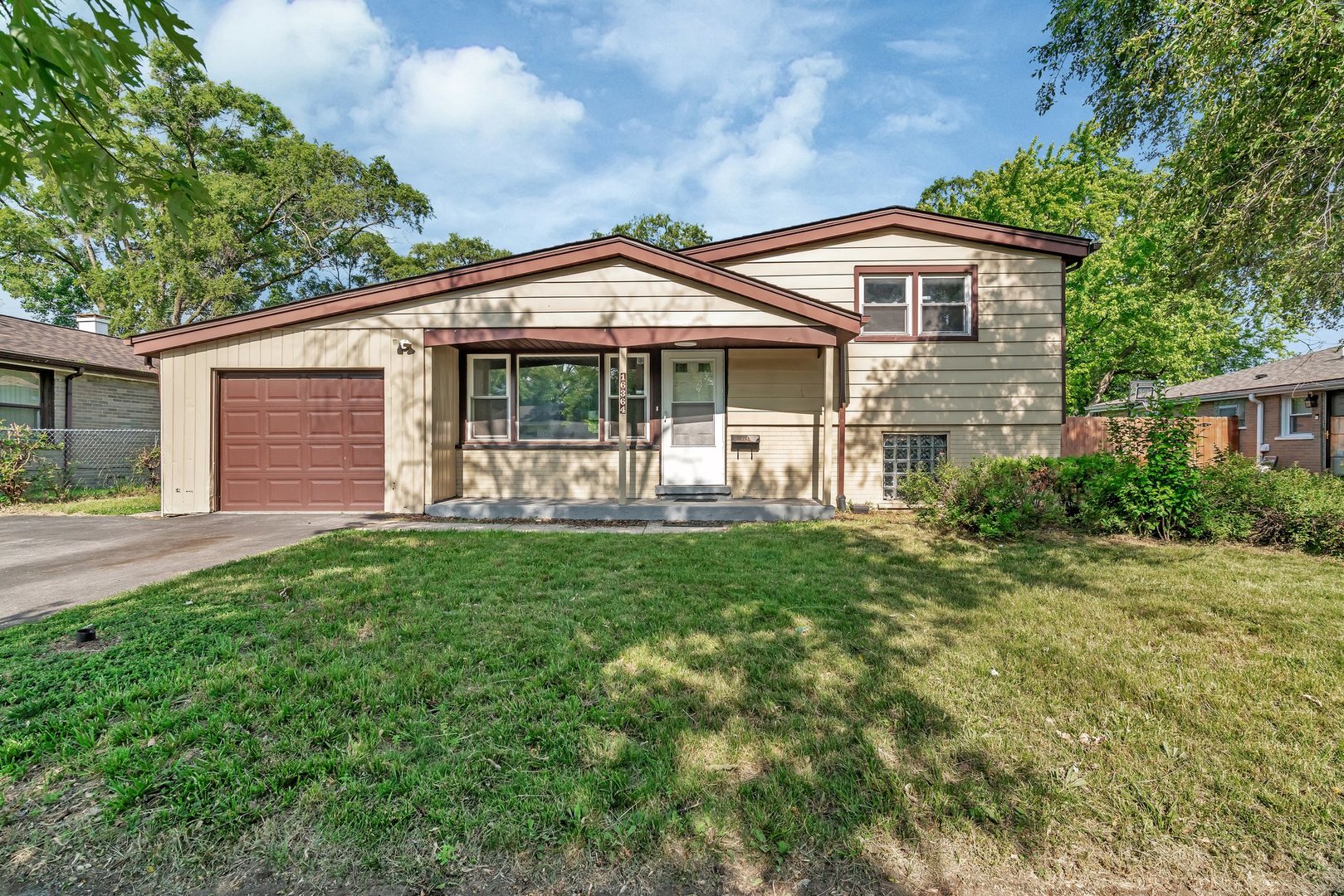 16364 California Ave Property Photo 1