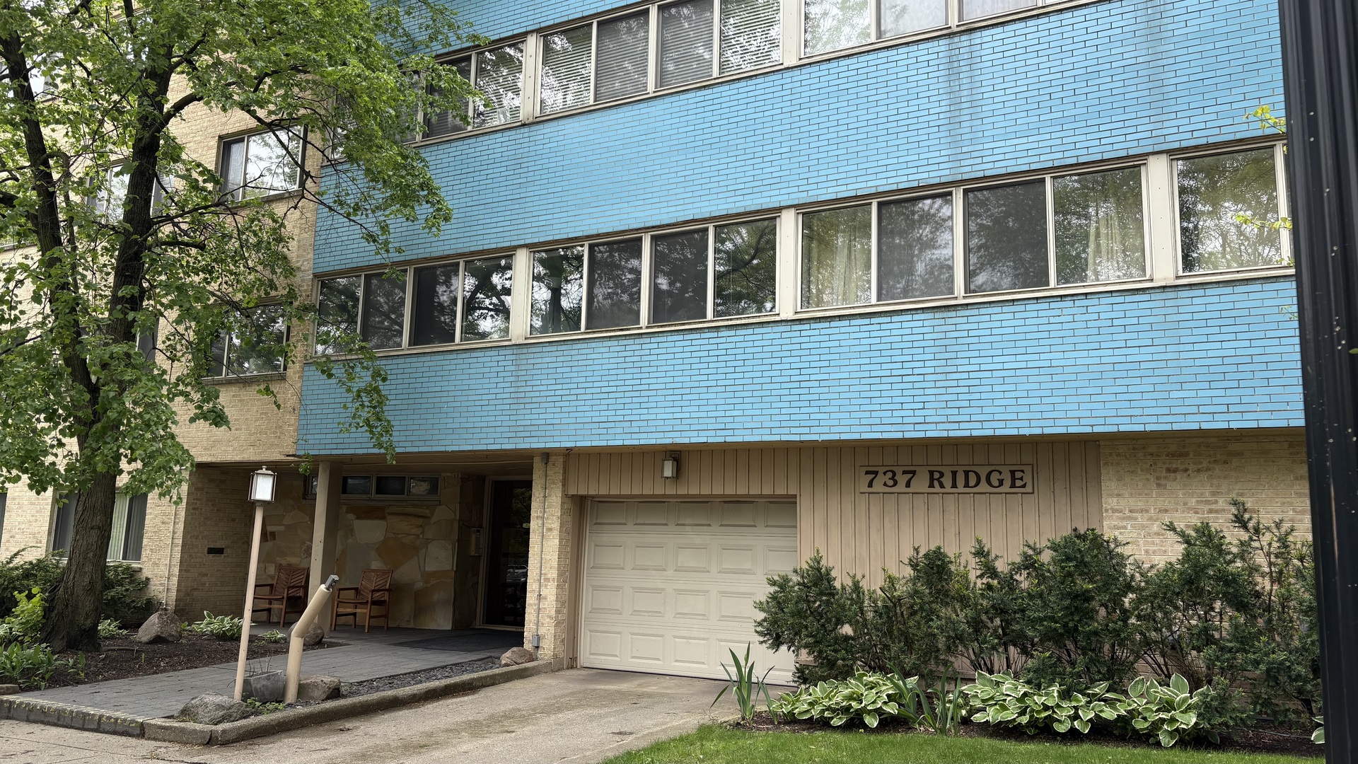 737 Ridge Ave Property Photo 1