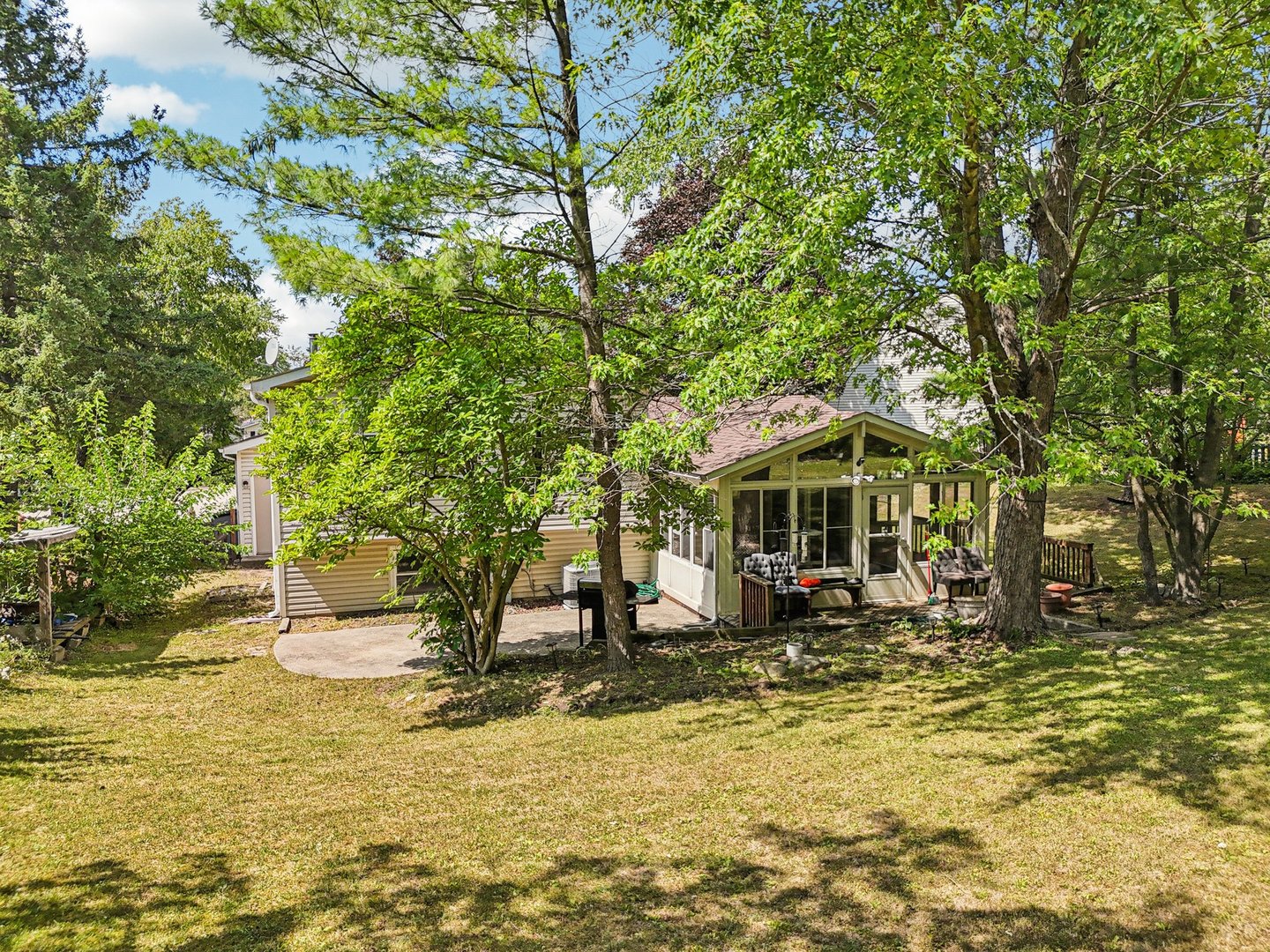 710 Greenbriar Lane Property Photo 28