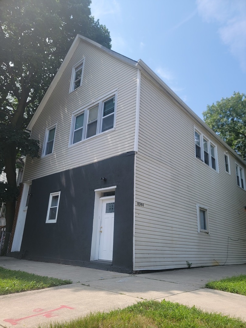 8344 S Brandon Avenue Property Photo 1