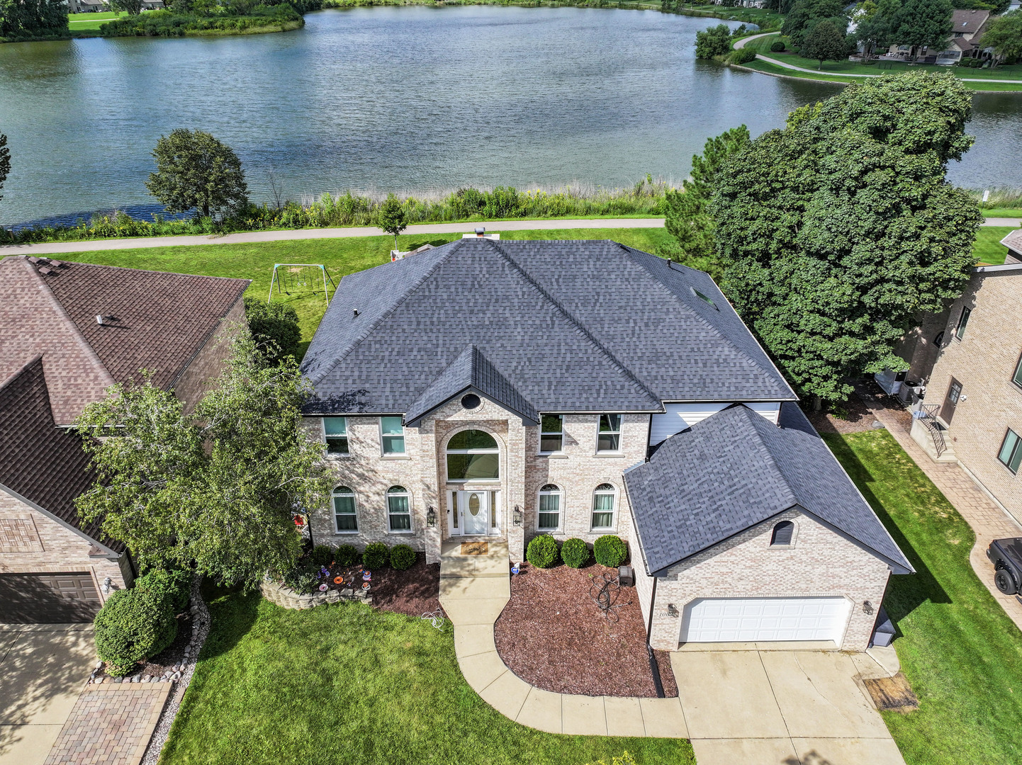 1063 Parkview Circle Property Photo 2