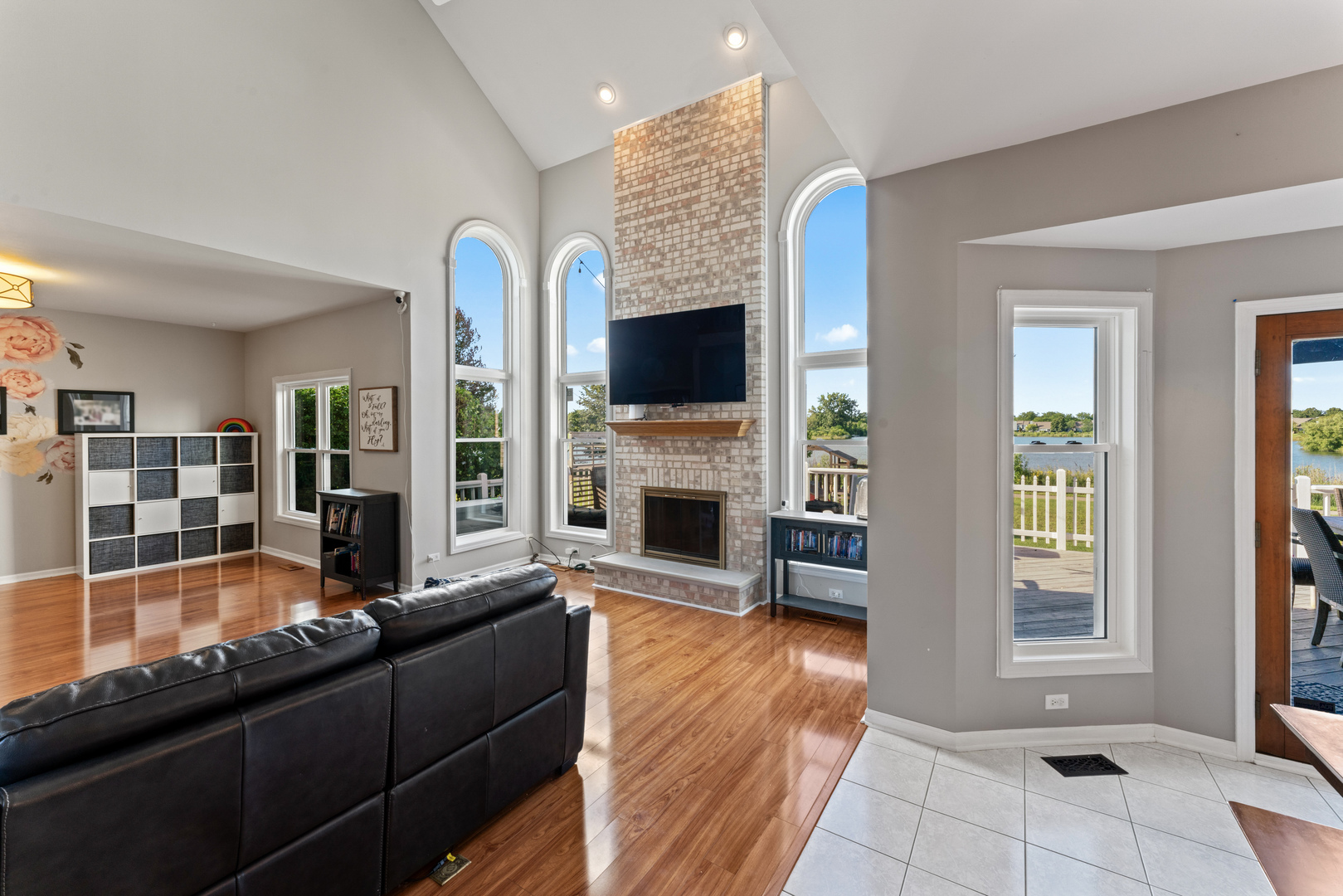 1063 Parkview Circle Property Photo 3