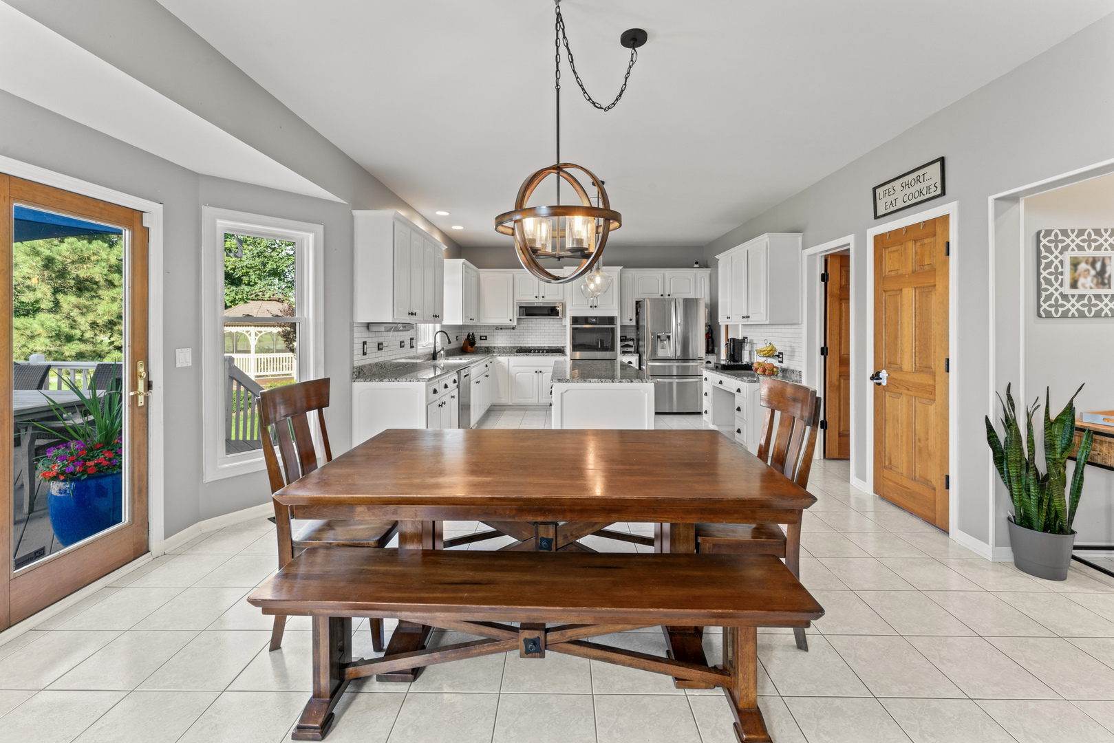 1063 Parkview Circle Property Photo 6