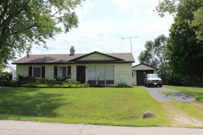 2413 Country Lane Property Photo 1