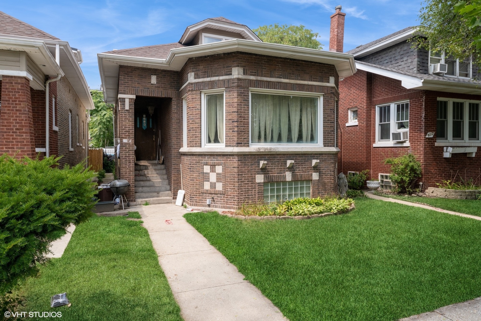 8216 S Rhodes Avenue Property Photo 1