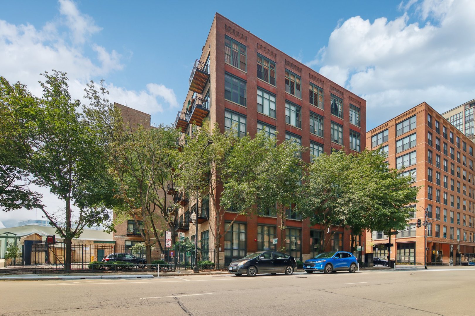 701 W Jackson Boulevard 502B