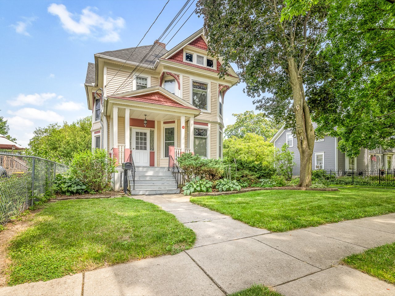 924 PEARL Street