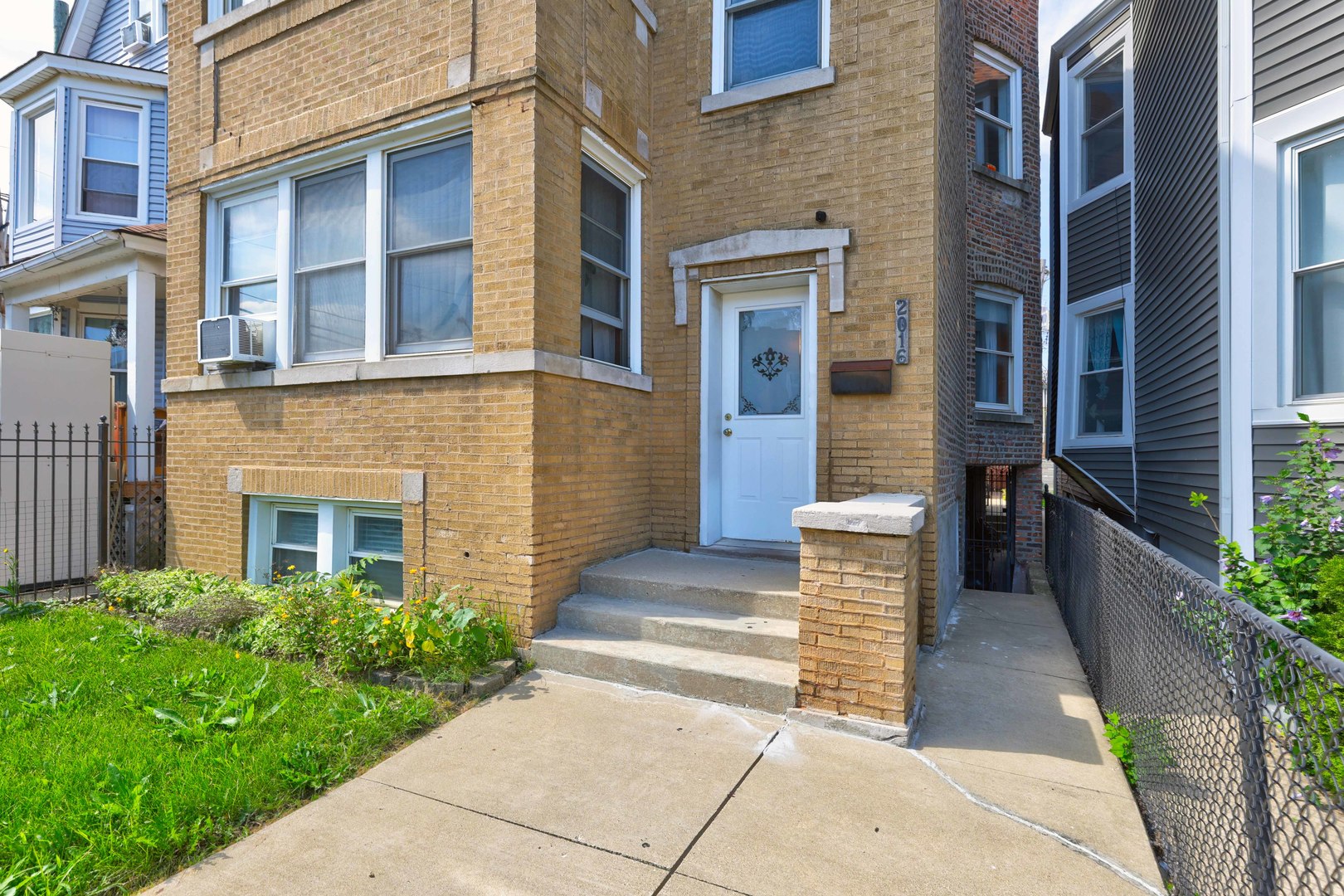 2016 N Kilbourn Avenue Property Photo 2