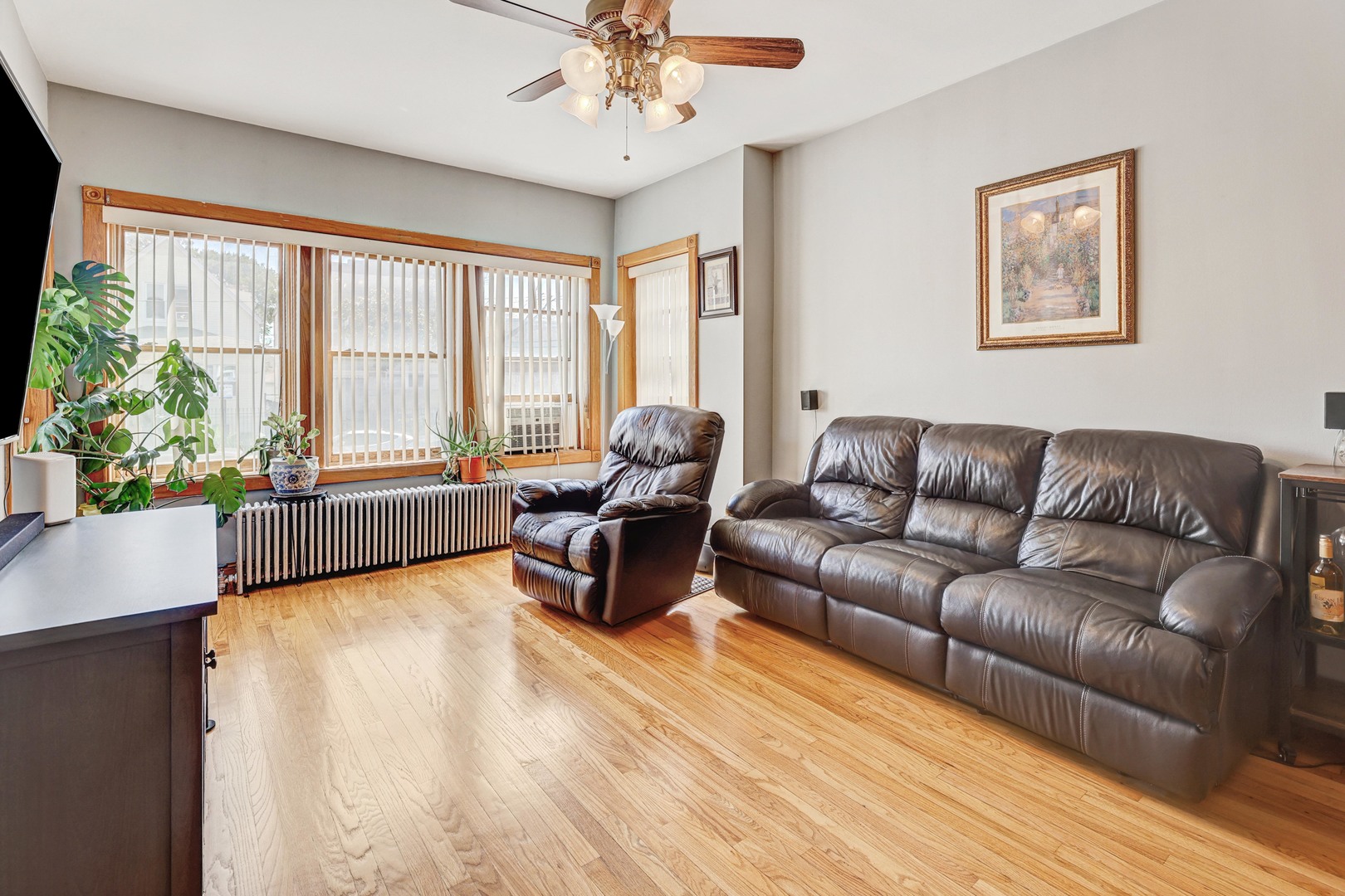 2016 N Kilbourn Avenue Property Photo 3