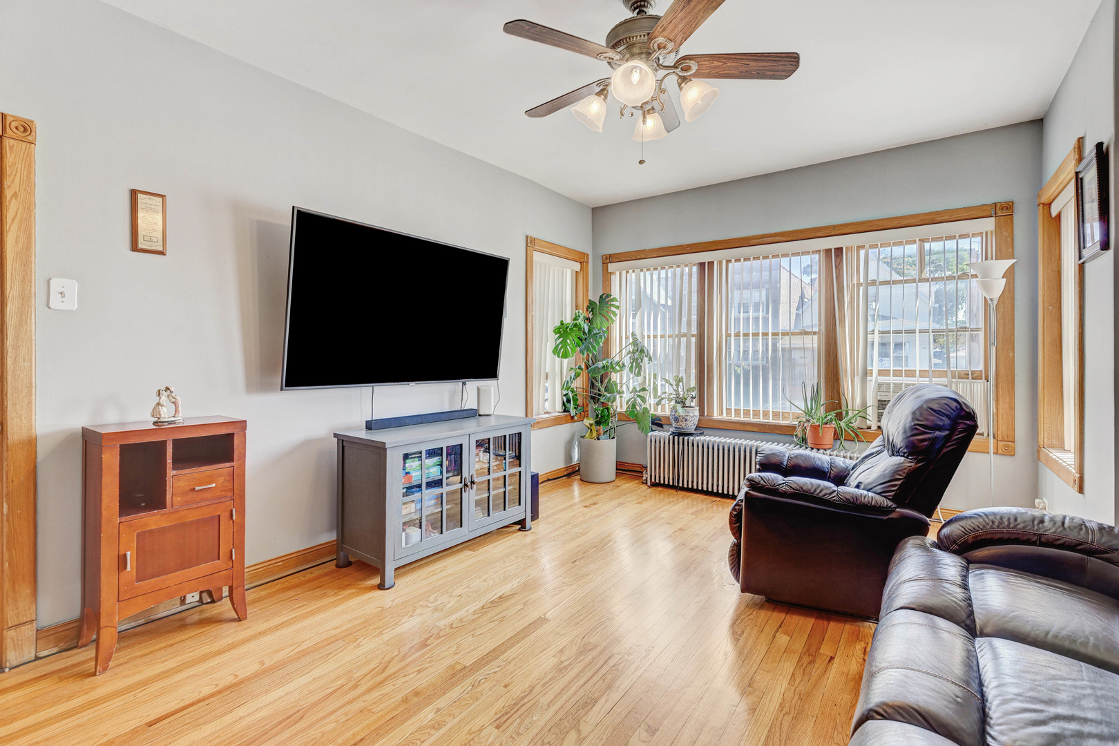 2016 N Kilbourn Avenue Property Photo 4