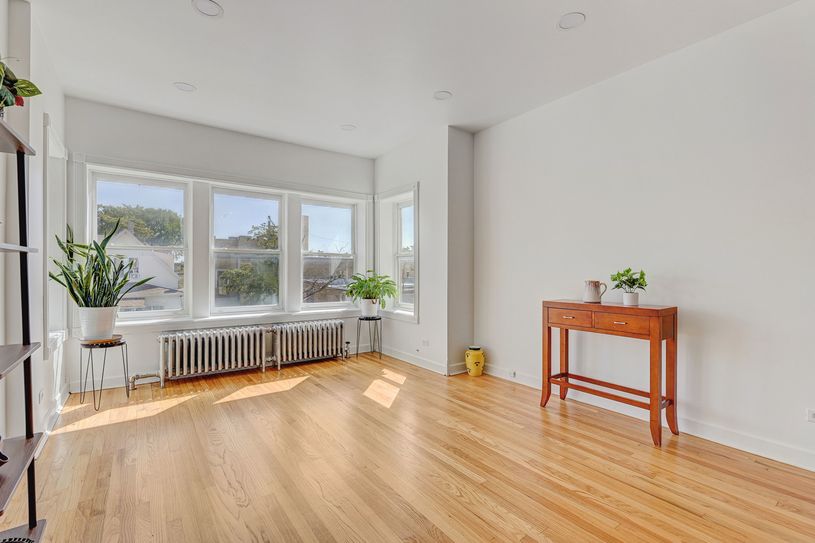 2016 N Kilbourn Avenue Property Photo 16