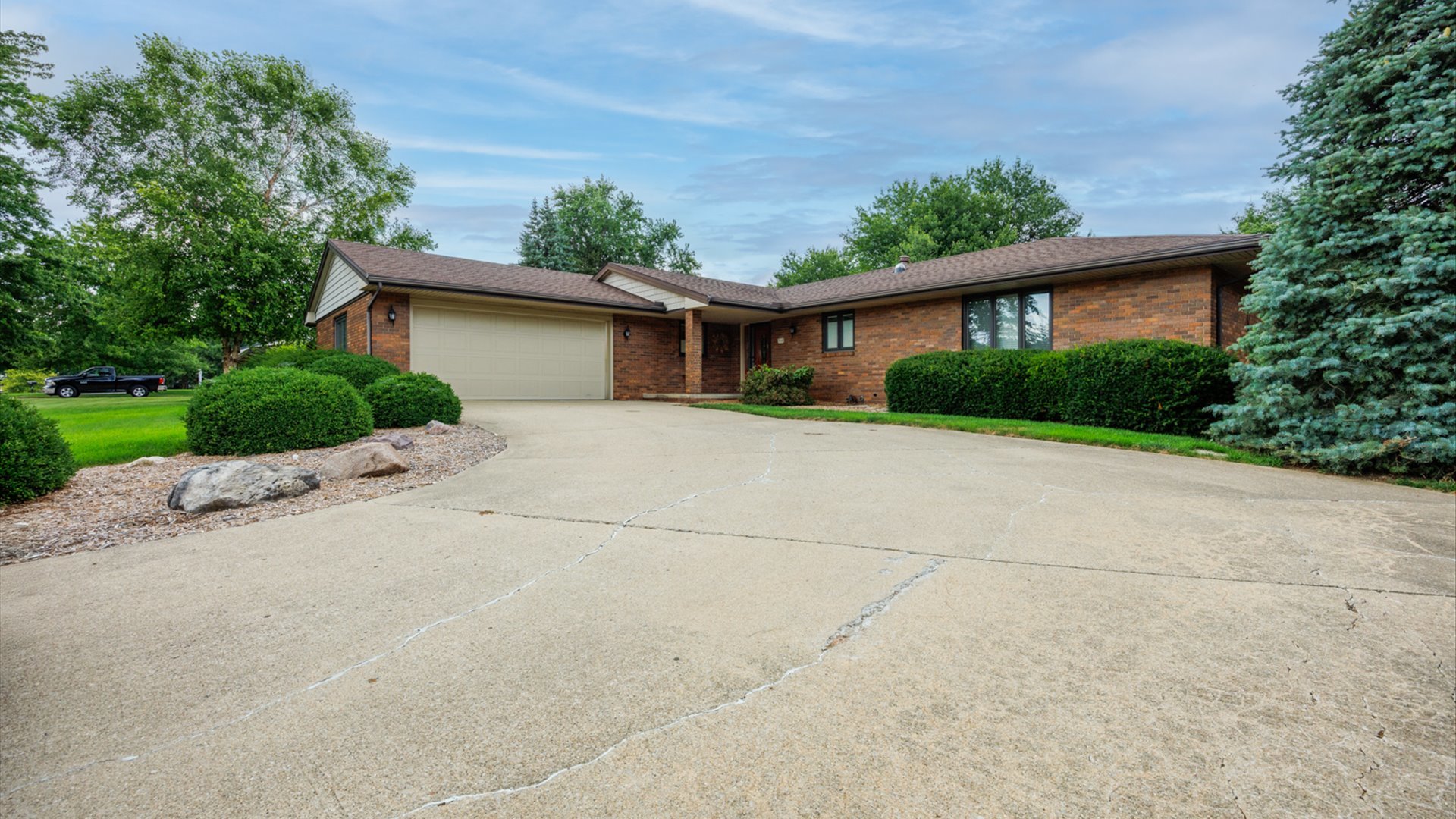 212 Hampton Drive Property Photo 1